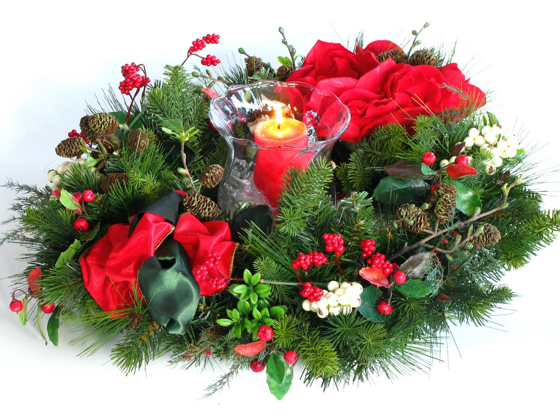 Christmas centerpiece with candle and pine branches HD Wallpaper