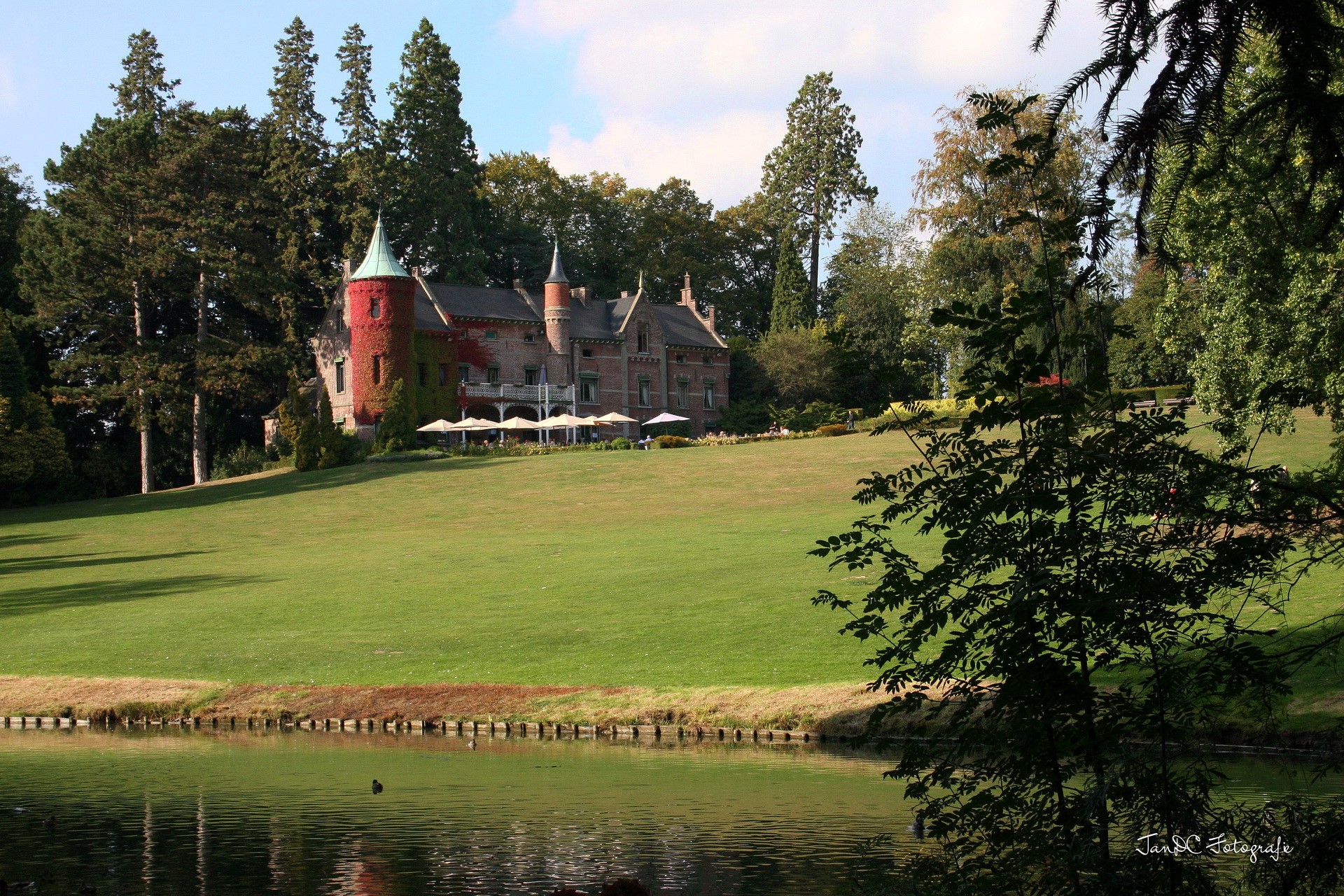 Castel Breivelde Belgium with lake and trees HD Wallpaper