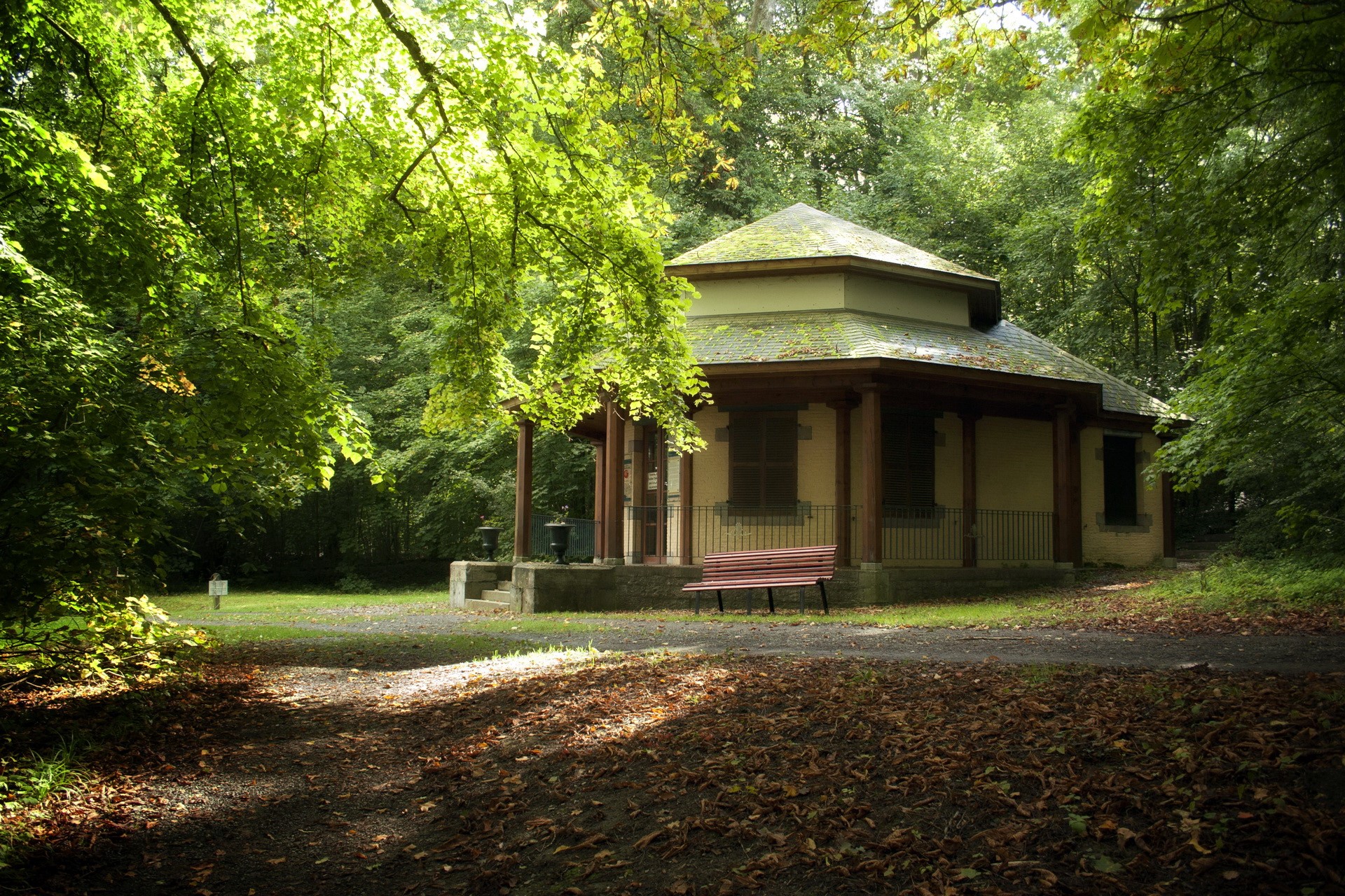 Park building in Chimay, Belgium HD Wallpaper