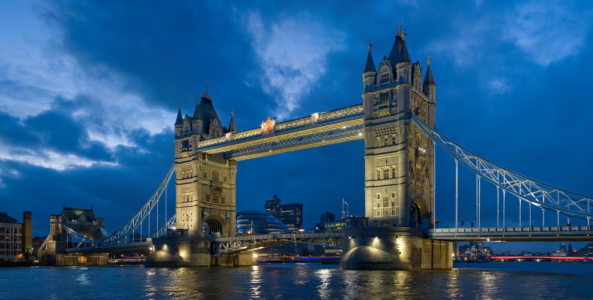Tower Bridge at night, London, United Kingdom HD Wallpaper
