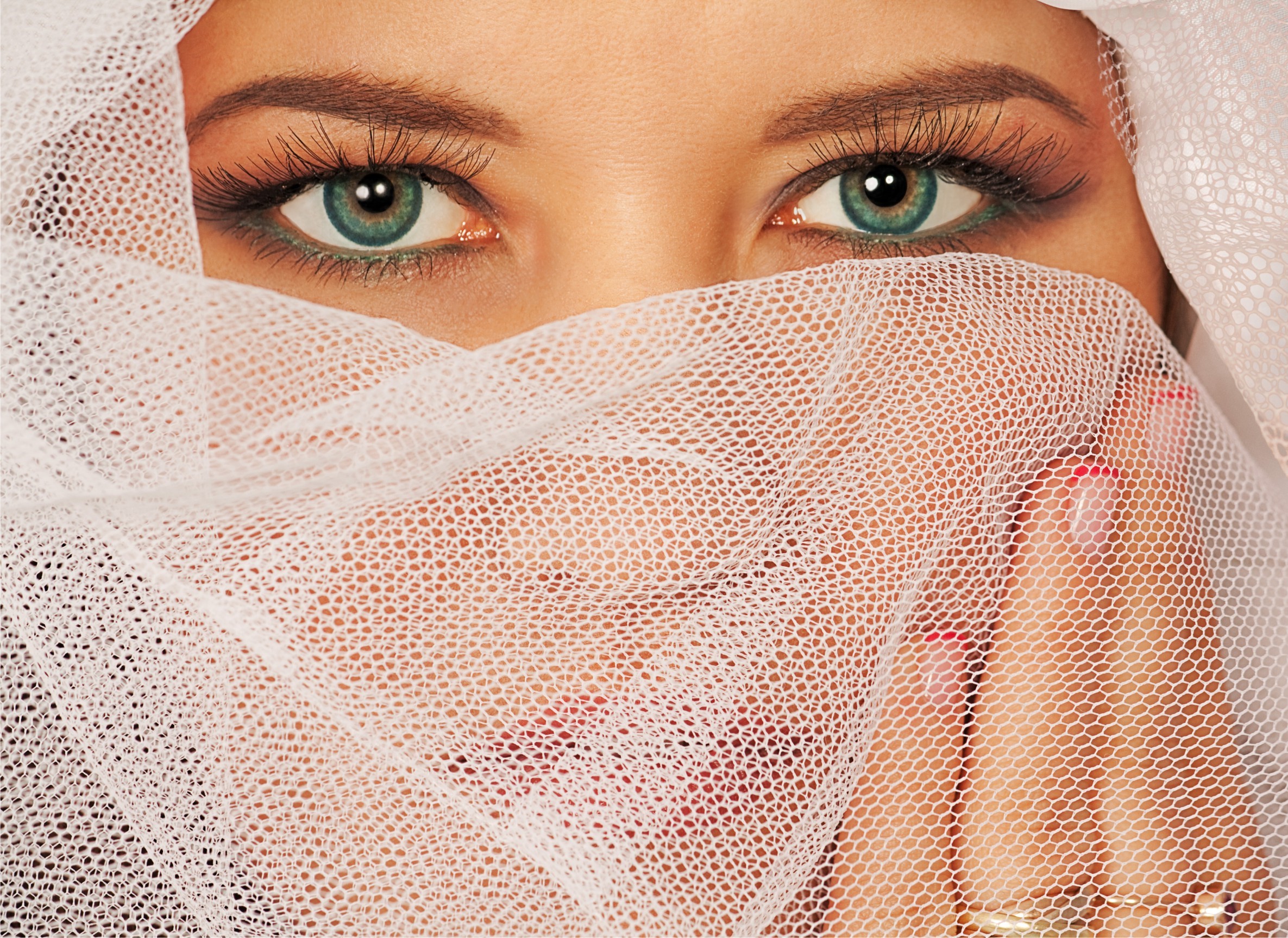 Woman's eyes covered by white fabric HD Wallpaper
