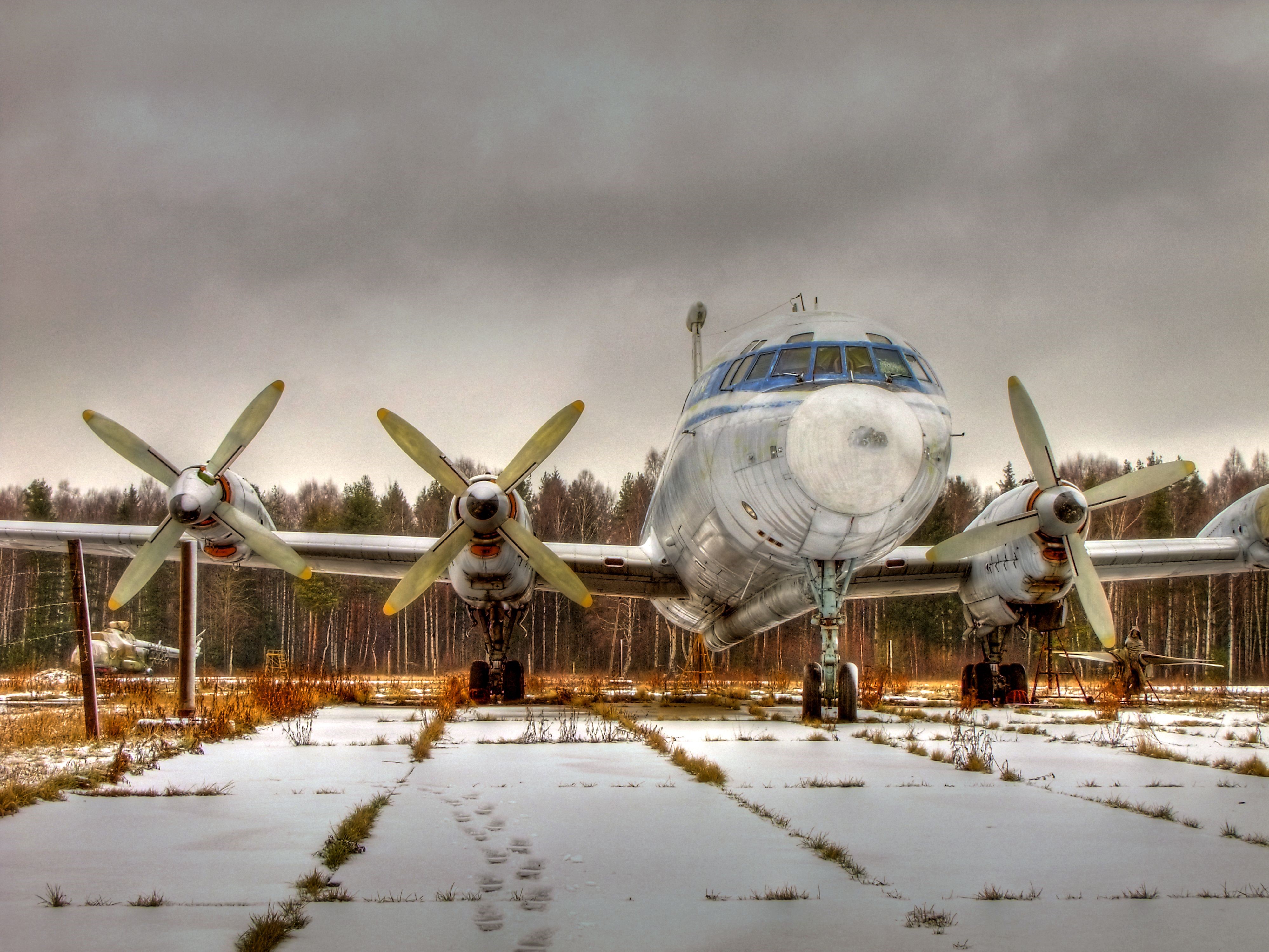 Abandoned passenger airplane on a snowy runway HD Wallpaper