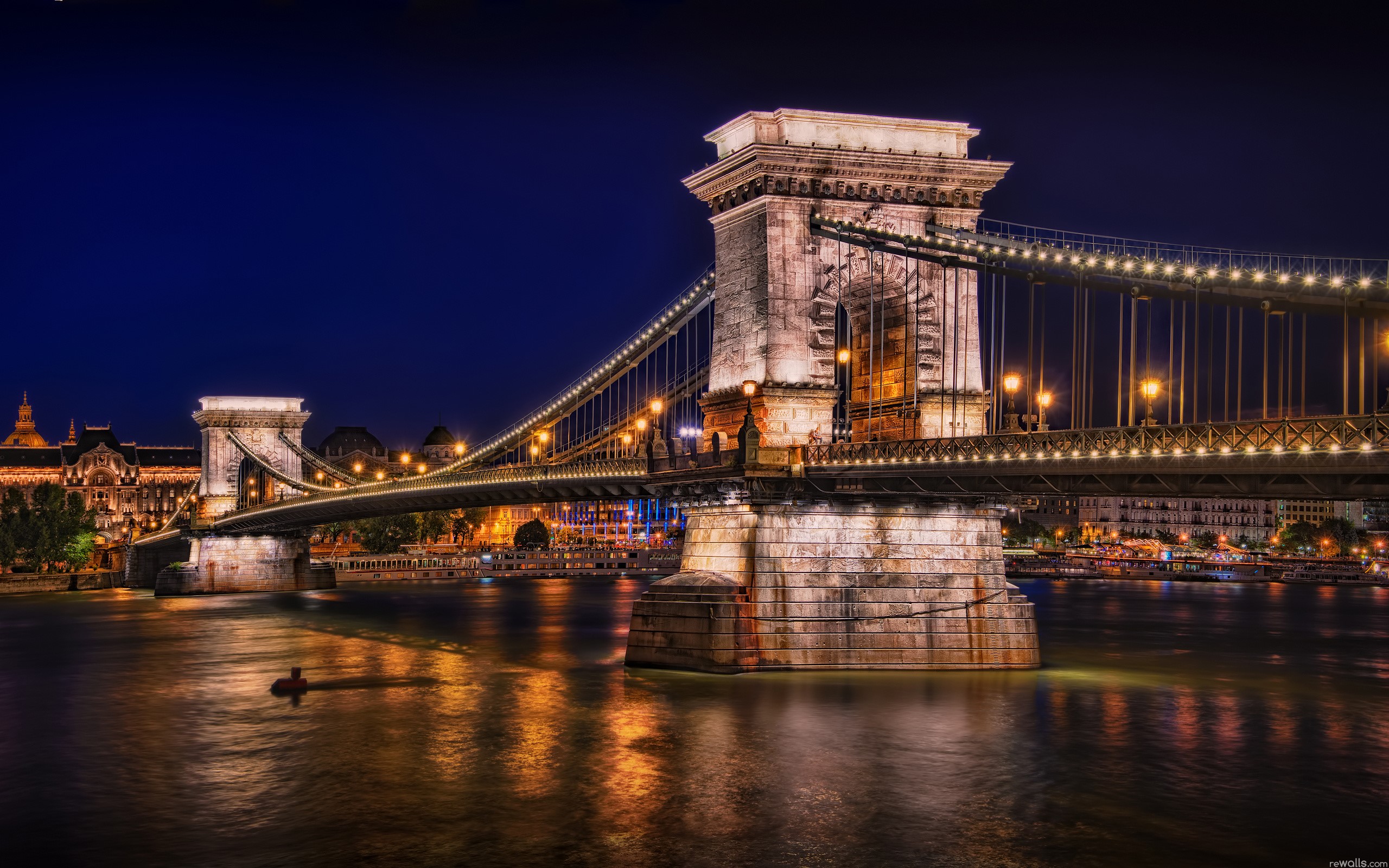 Chain Bridge over Danube River at Night, Budapest, Hungary HD Wallpaper