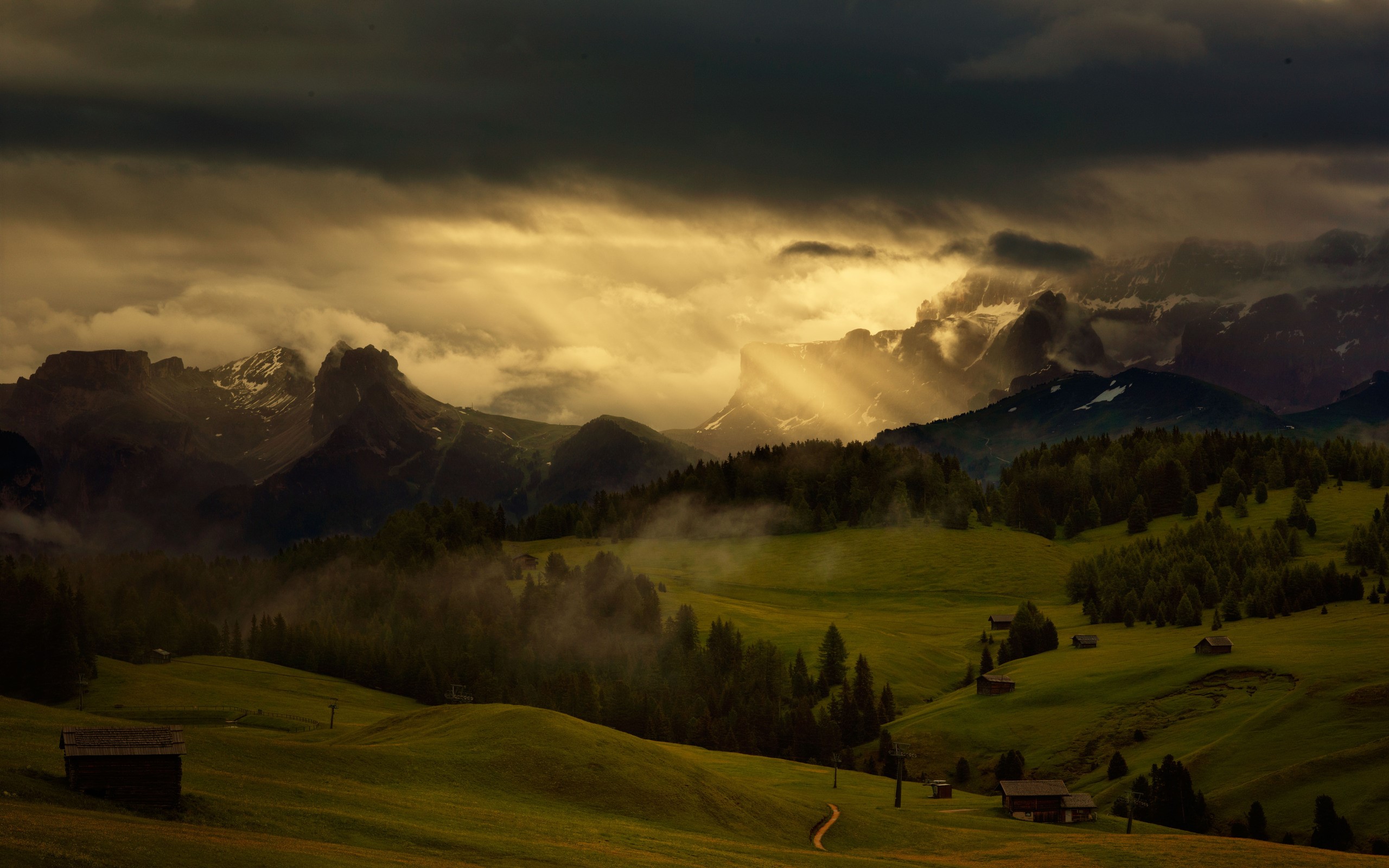 Mountains with sunbeams and clouds HD Wallpaper