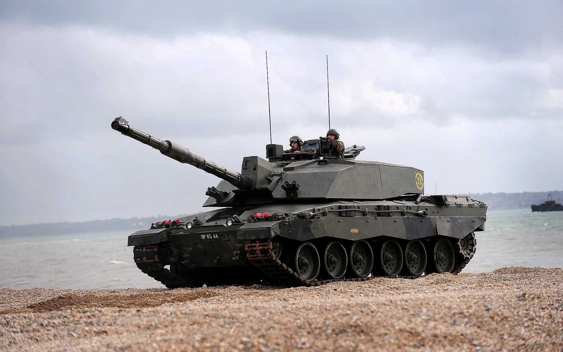 Challenger 2 tank on a beach with soldiers HD Wallpaper