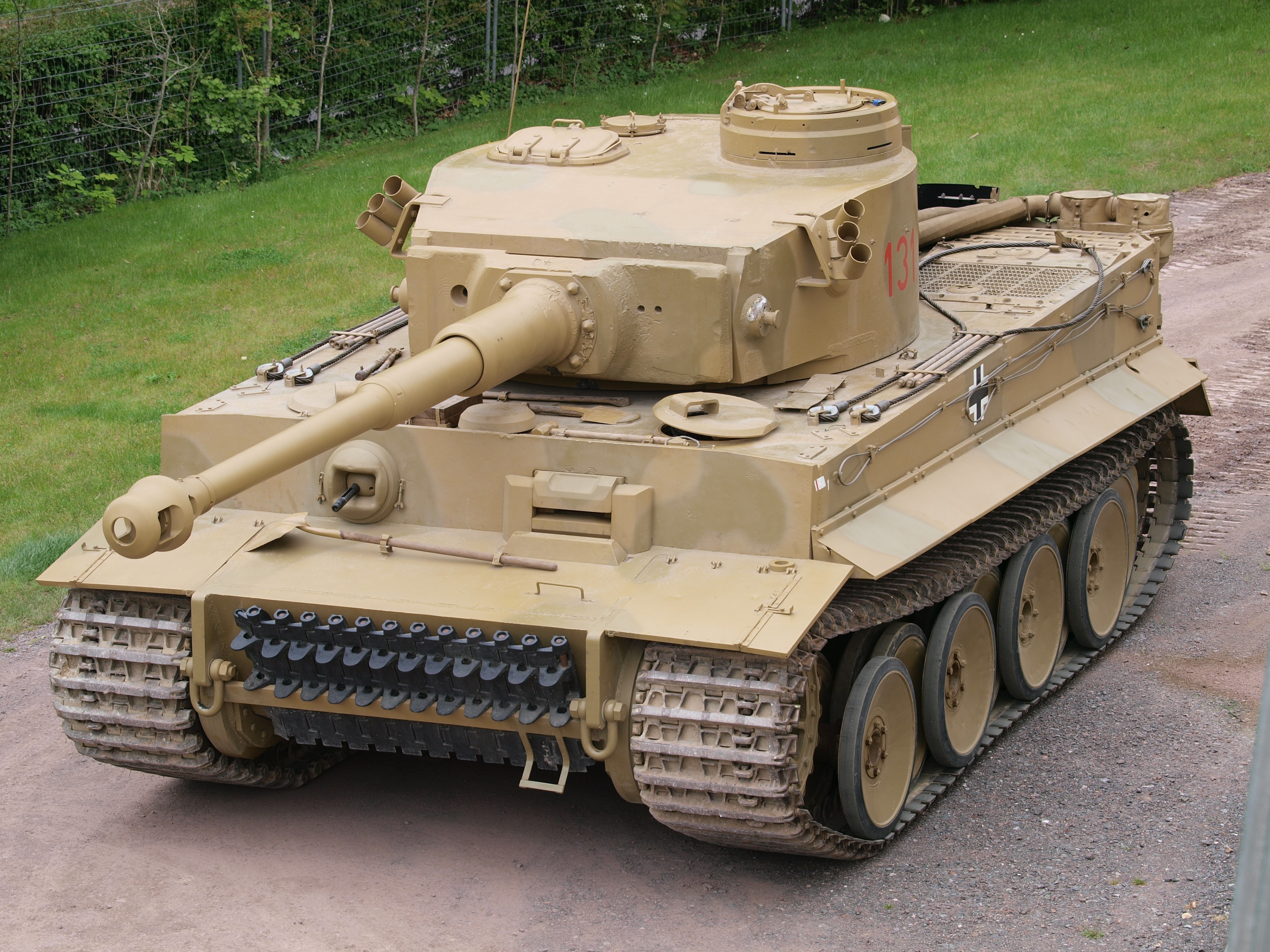 German Tiger I tank with German cross insignia HD Wallpaper