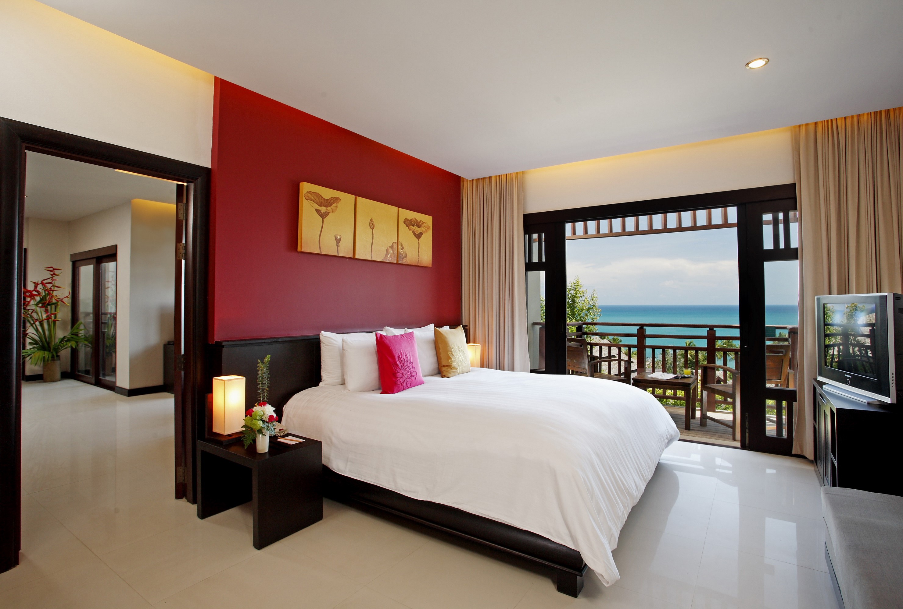 Bedroom with ocean view balcony HD Wallpaper