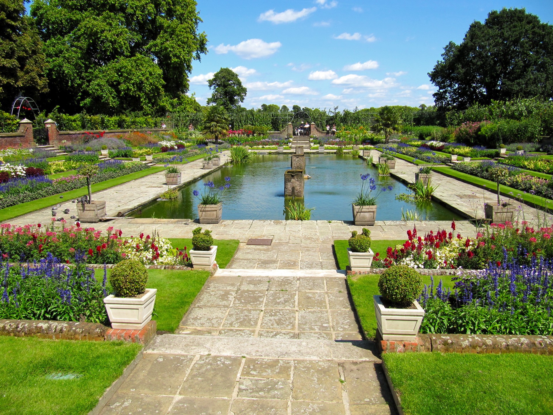 Formal garden with pond and flower beds HD Wallpaper