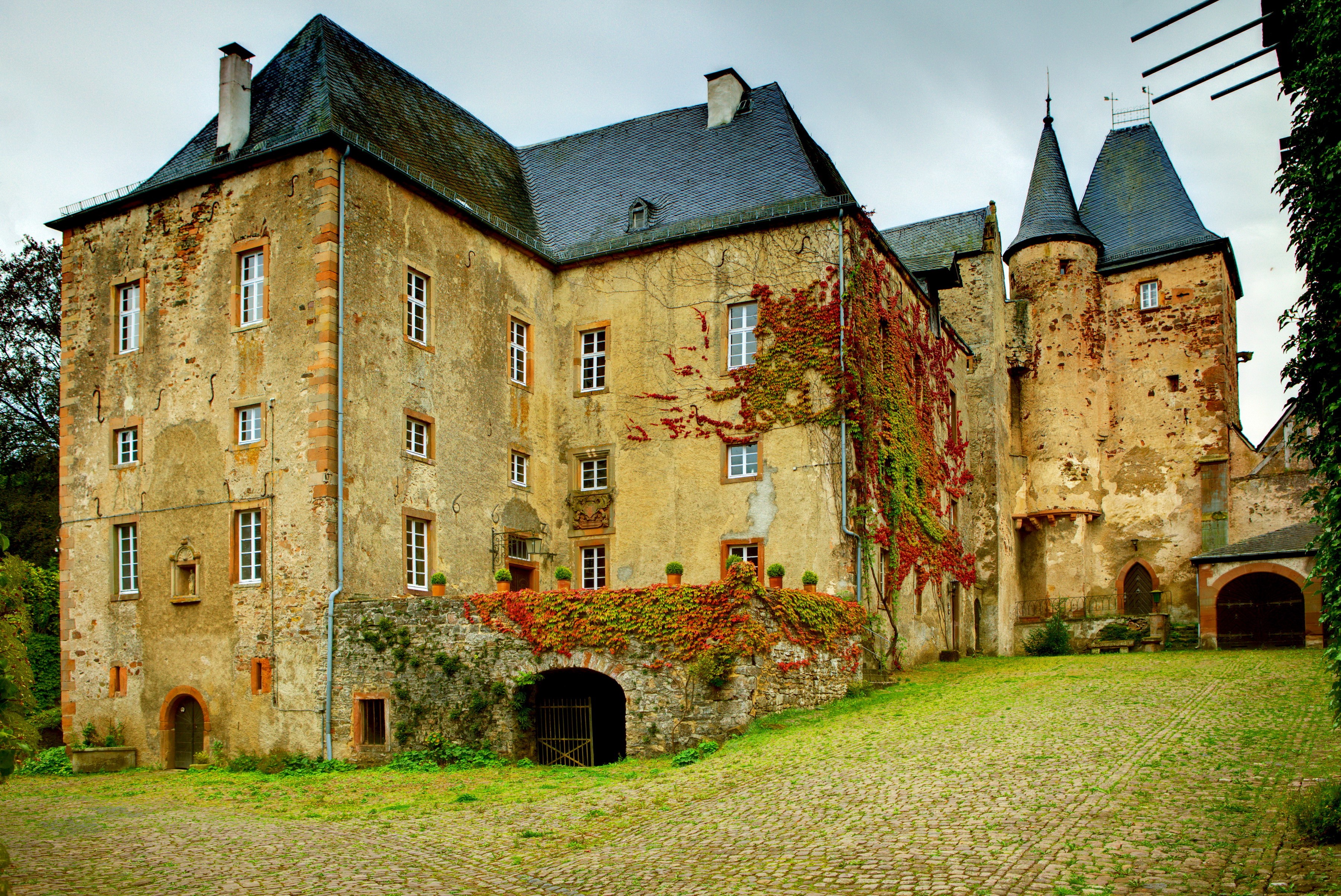 Castle Lissingen in Germany HD Wallpaper