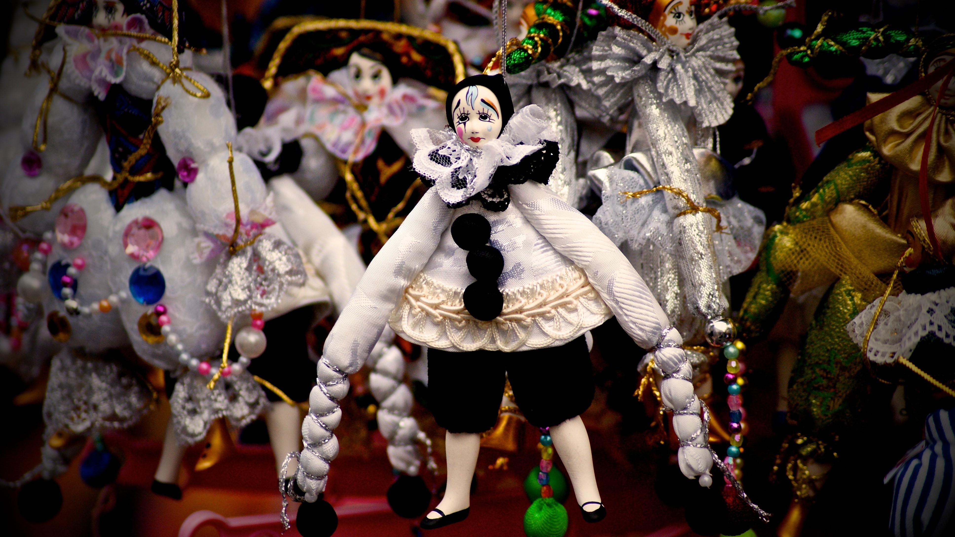 4K Harlequin and Clown Dolls HD Wallpaper