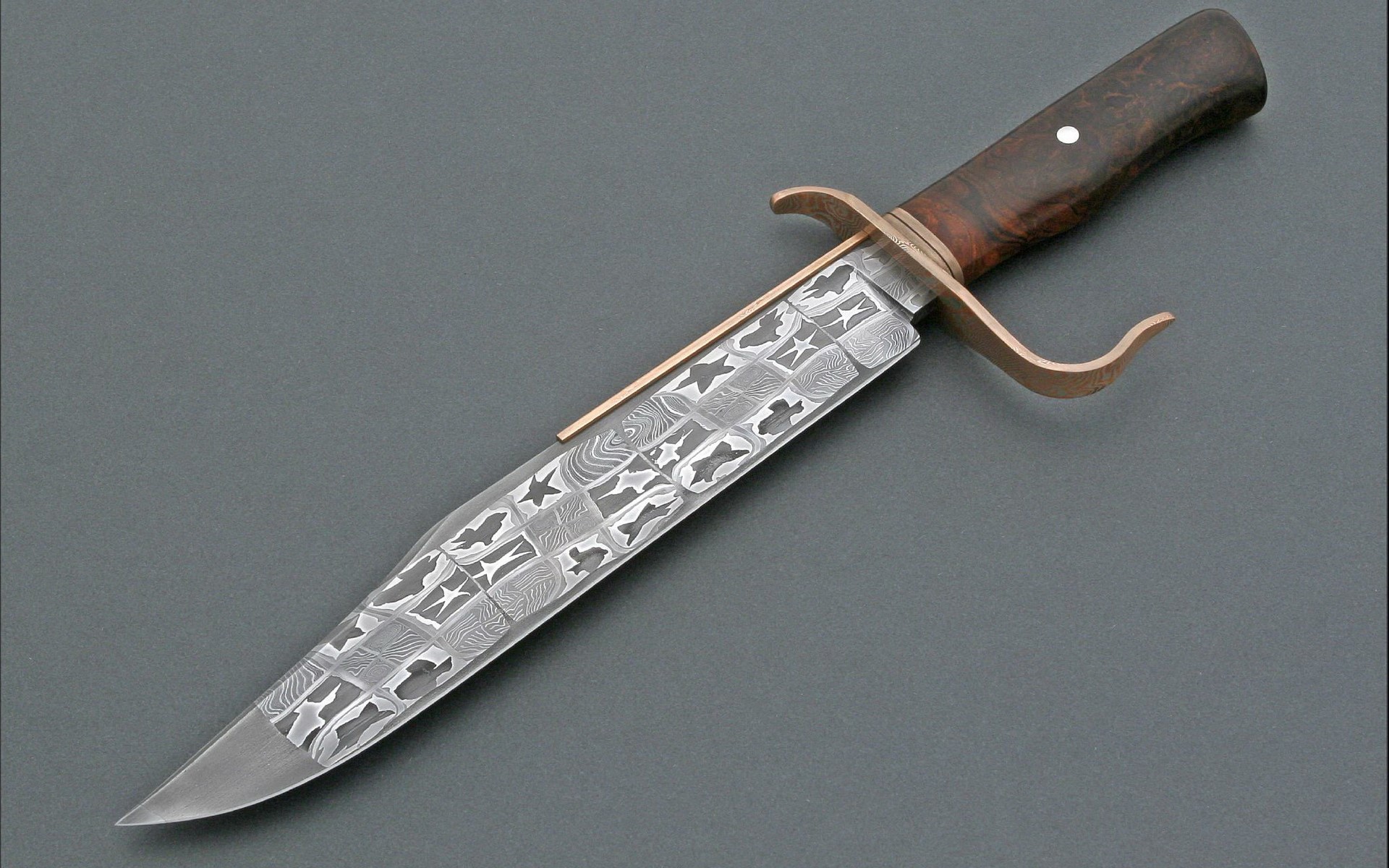 Damascus Bowie knife with ornate blade HD Wallpaper