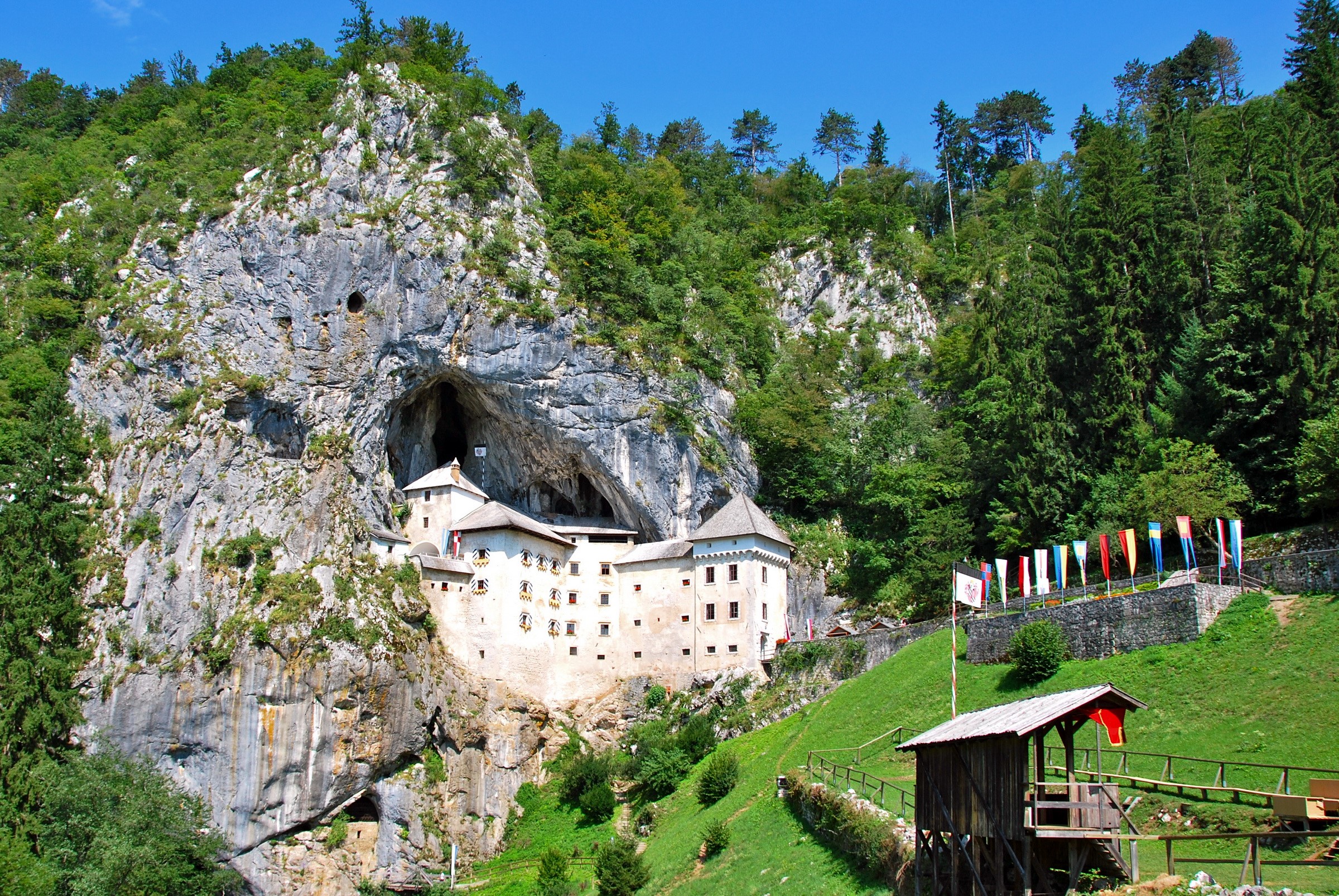 Predjama Castle built into a cave HD Wallpaper