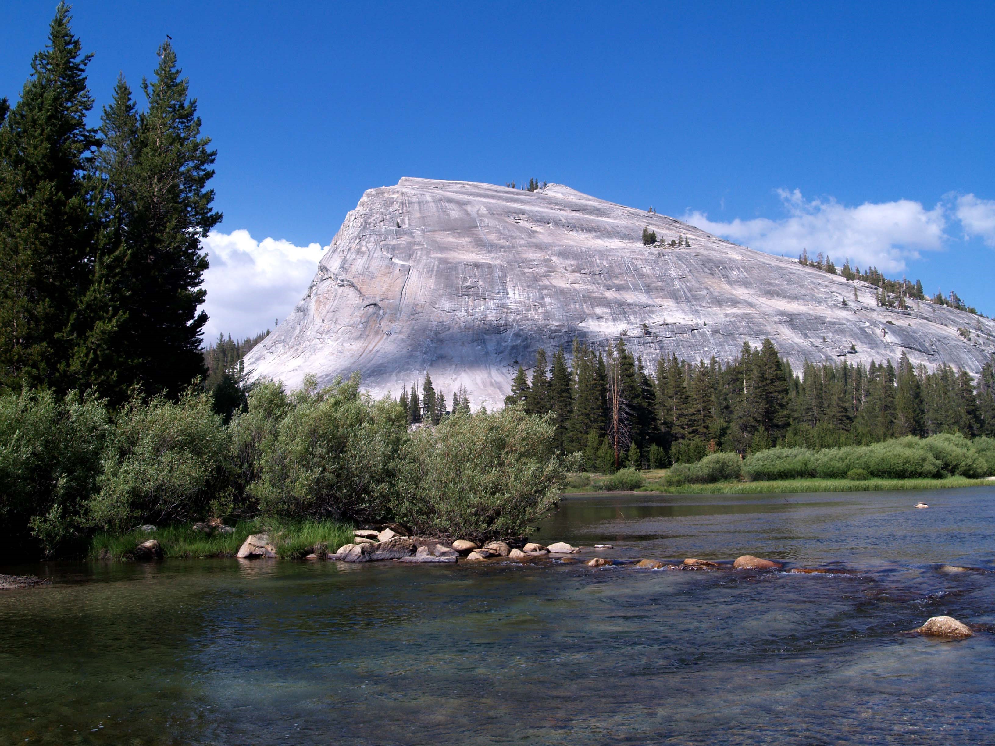 Yosemite National Park Landscape with River and Mountain HD Wallpaper