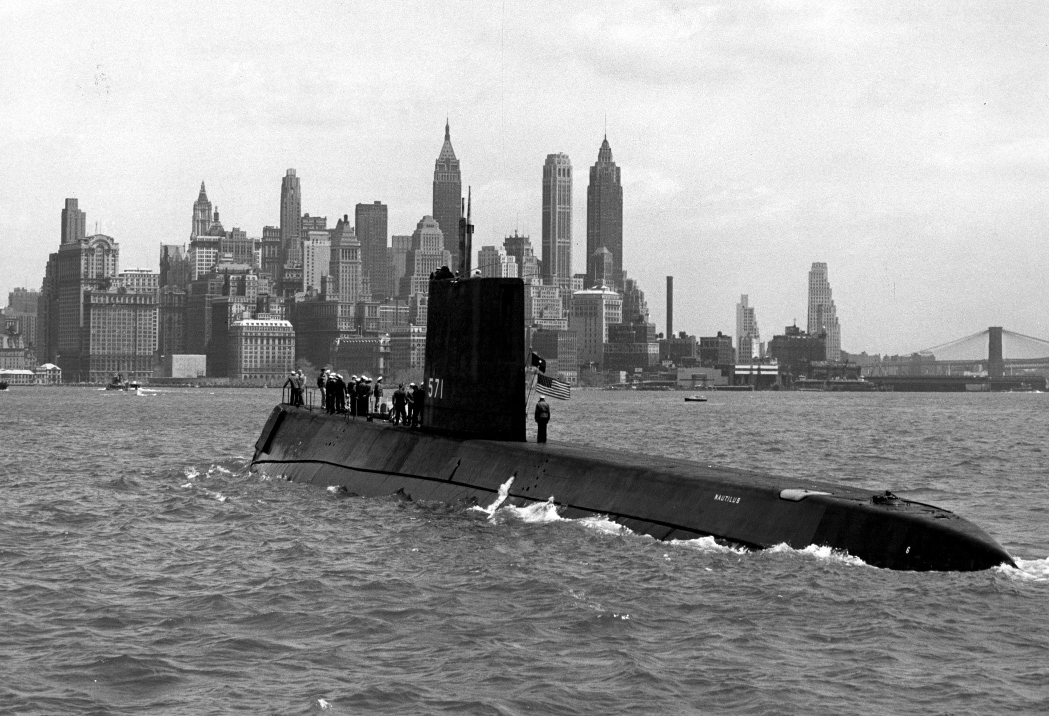 Submarine USS Nautilus (SSN-571) in New York Harbor HD Wallpaper