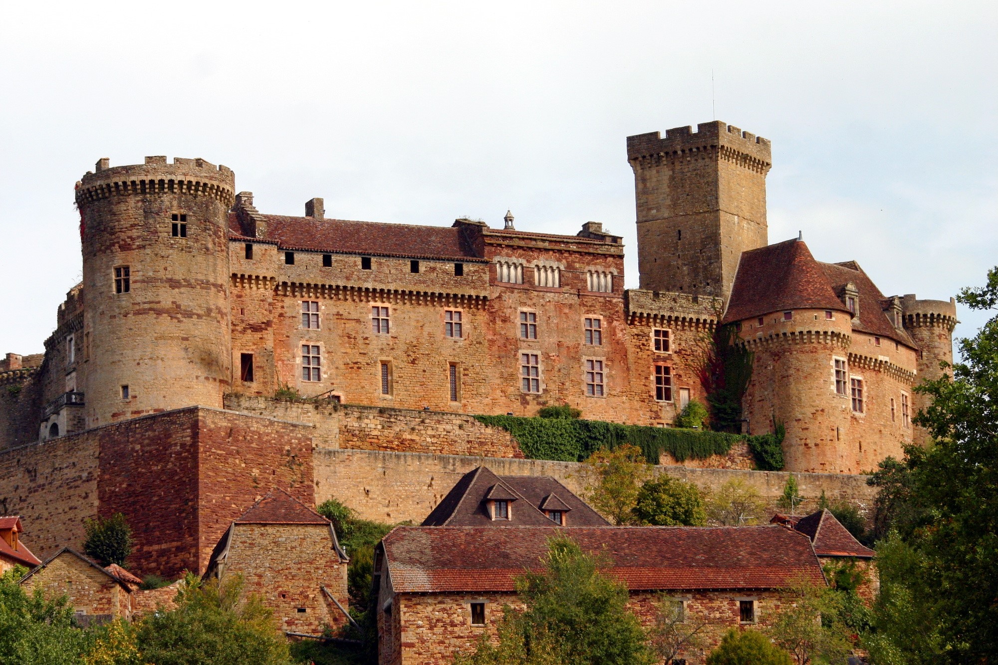 Chateau de Castelnau-Bretenoux France HD Wallpaper