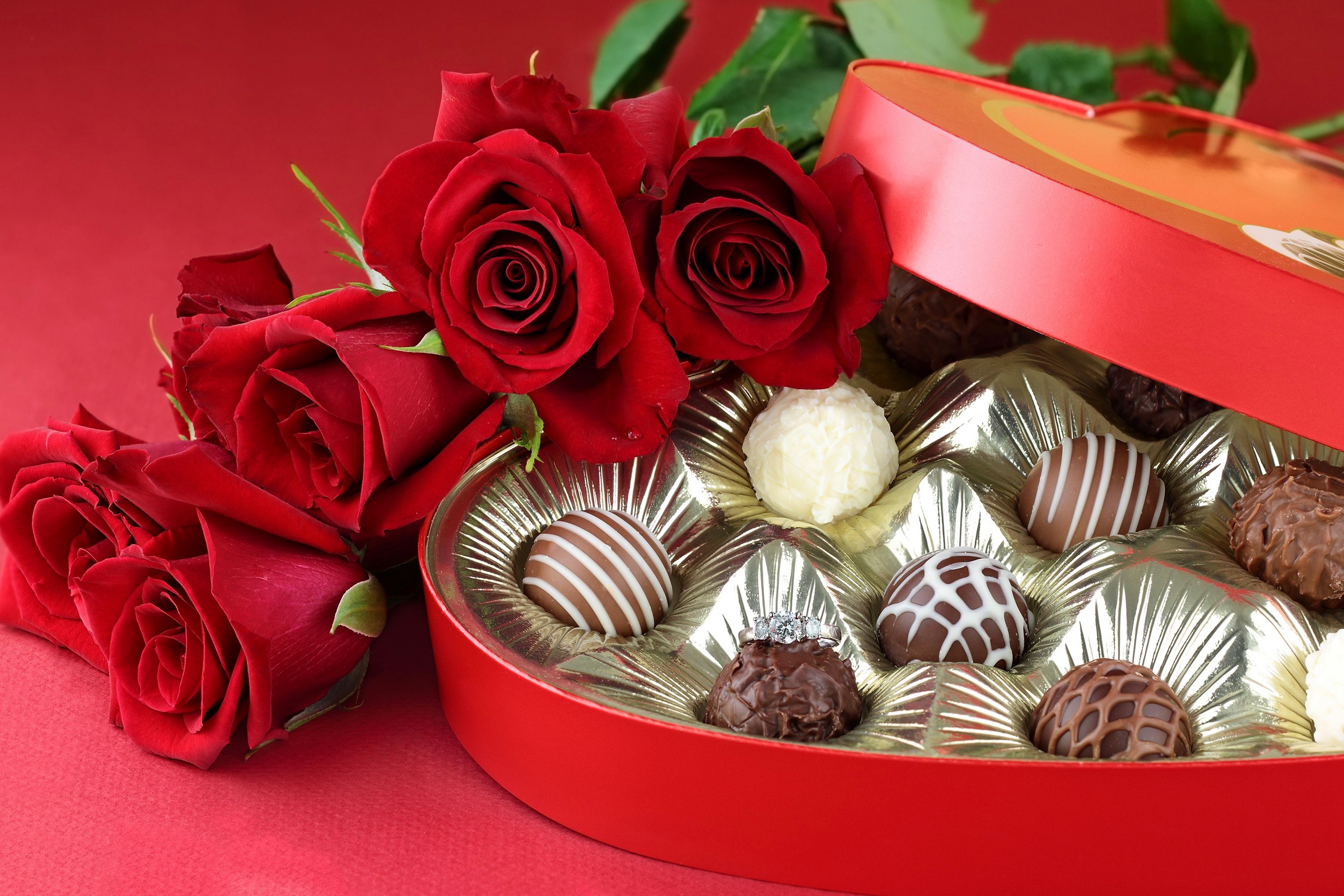 Heart-shaped box of chocolates with red roses HD Wallpaper
