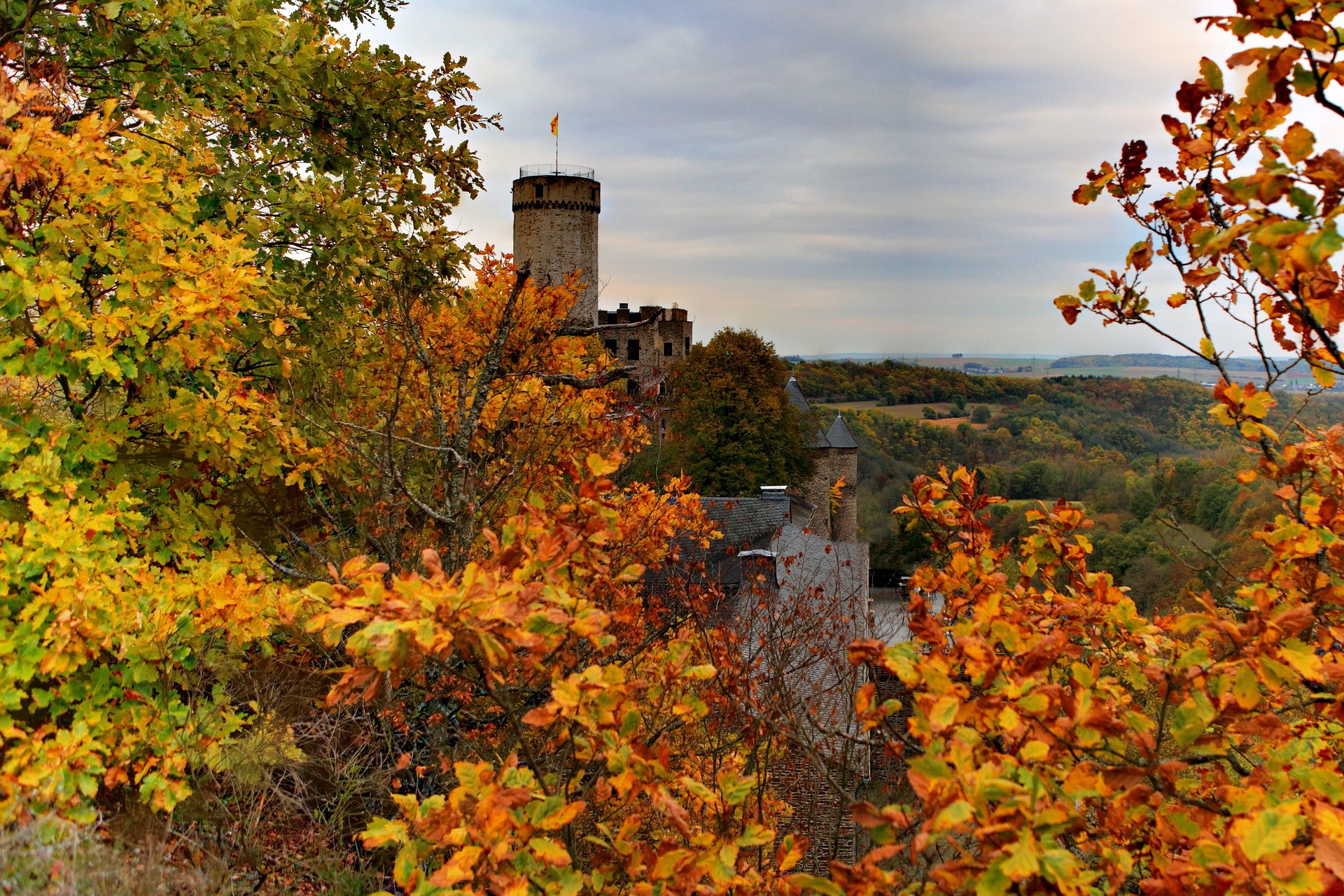 Castle Pyrmont in Germany during autumn HD Wallpaper