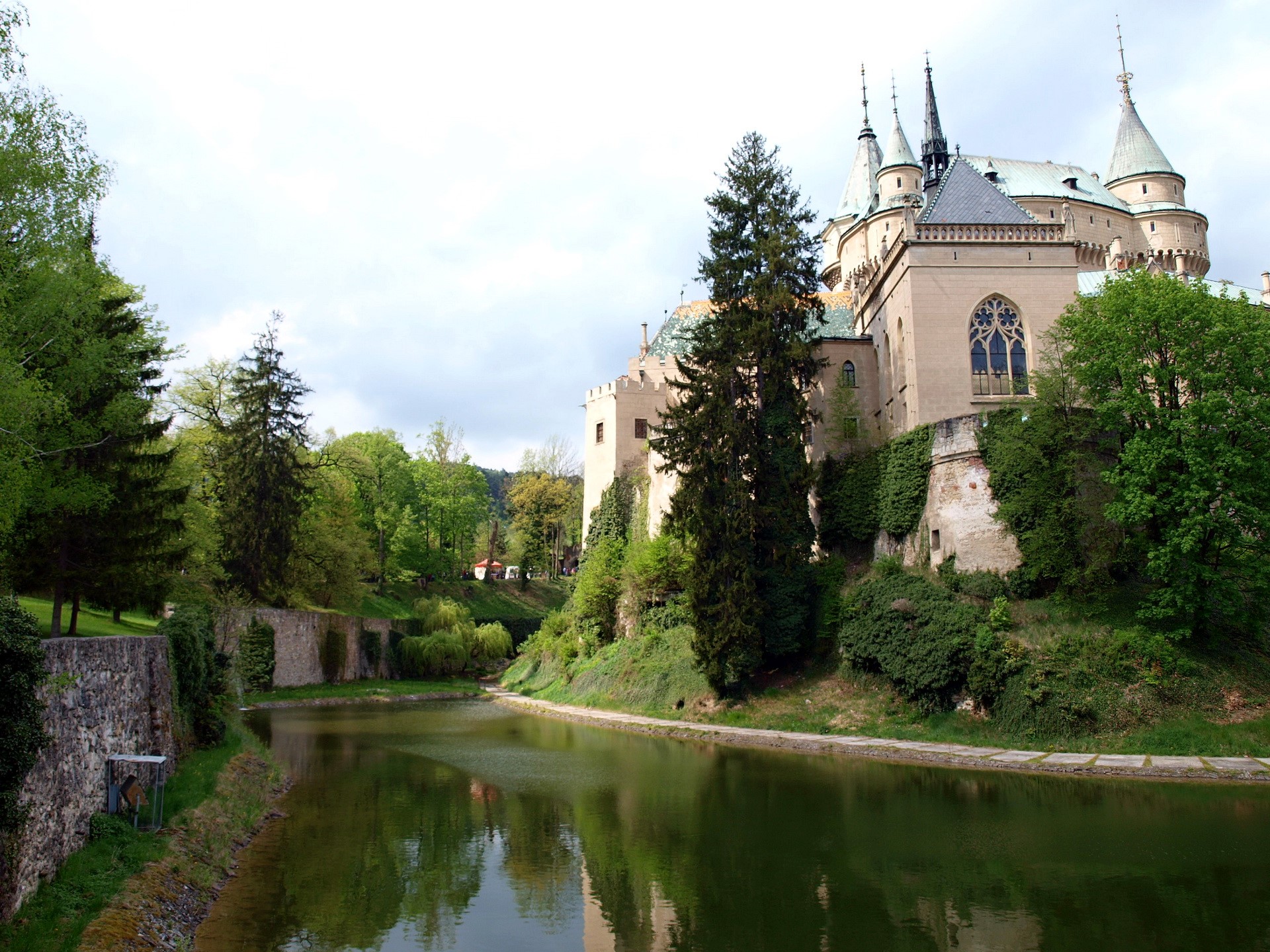 Bojnice Castle, Slovakia HD Wallpaper