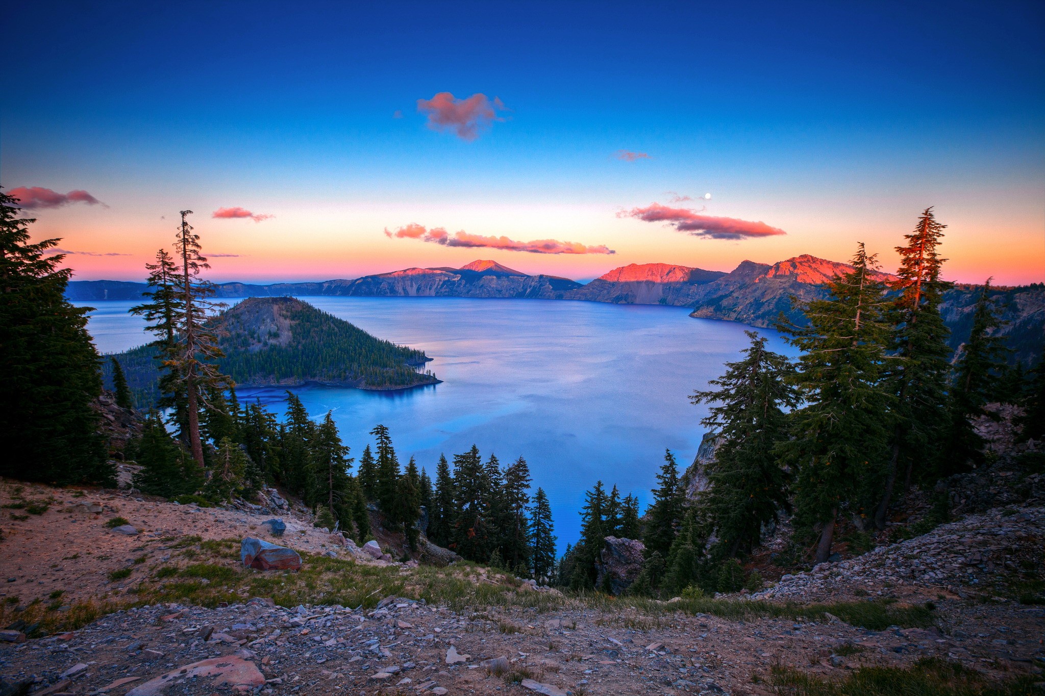 Crater Lake National Park at sunset HD Wallpaper