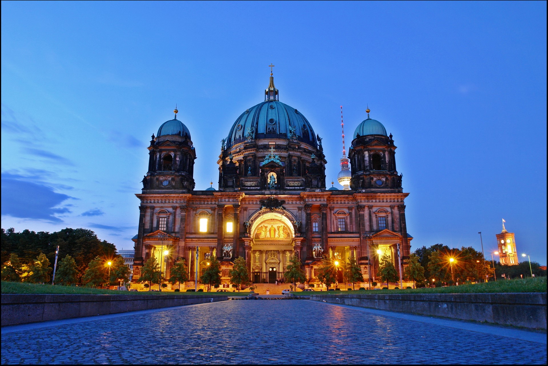 Berlin Cathedral and TV Tower at Dusk HD Wallpaper