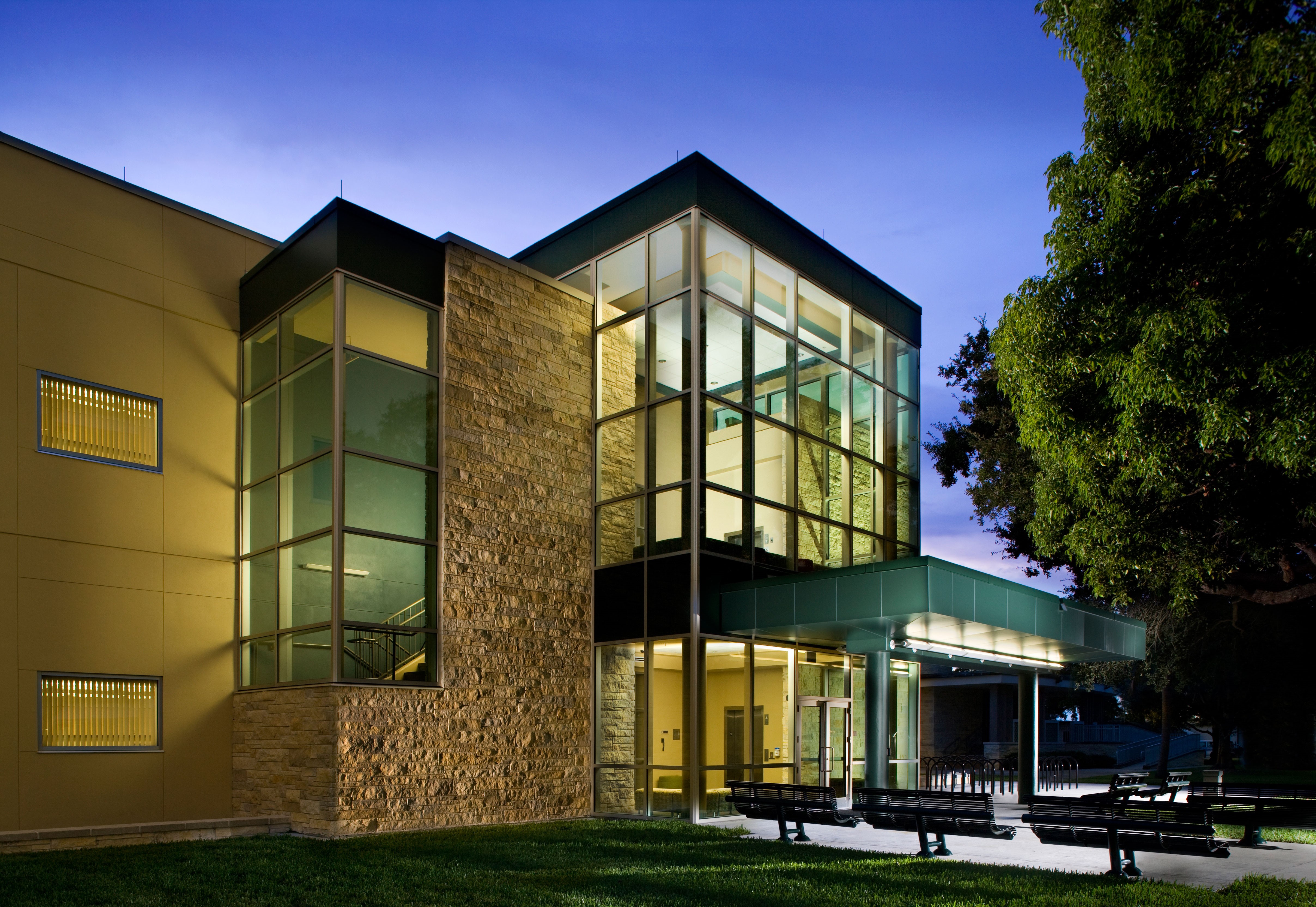 St. Petersburg College Building in Florida HD Wallpaper
