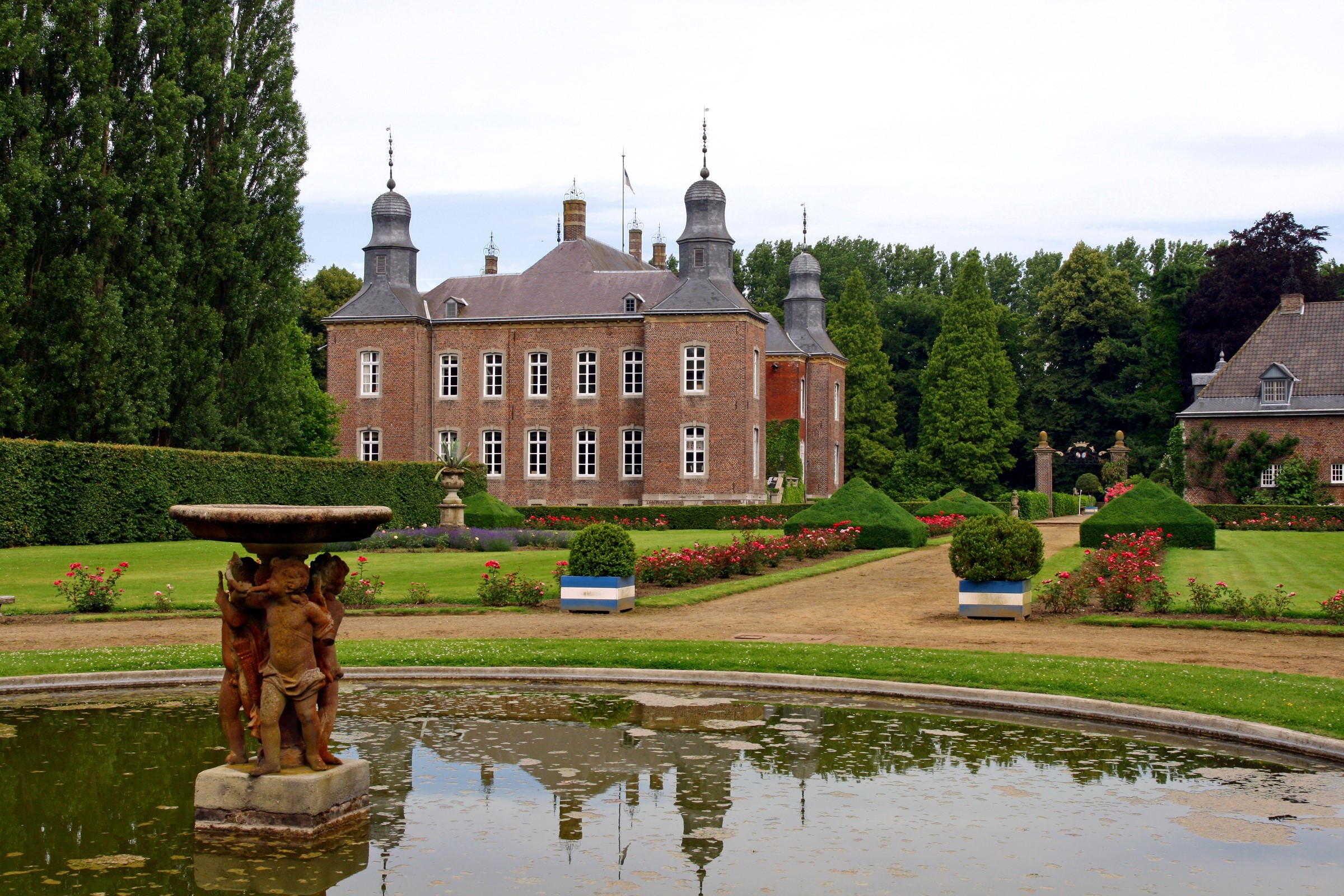 Castle Hillenraad in the Netherlands HD Wallpaper