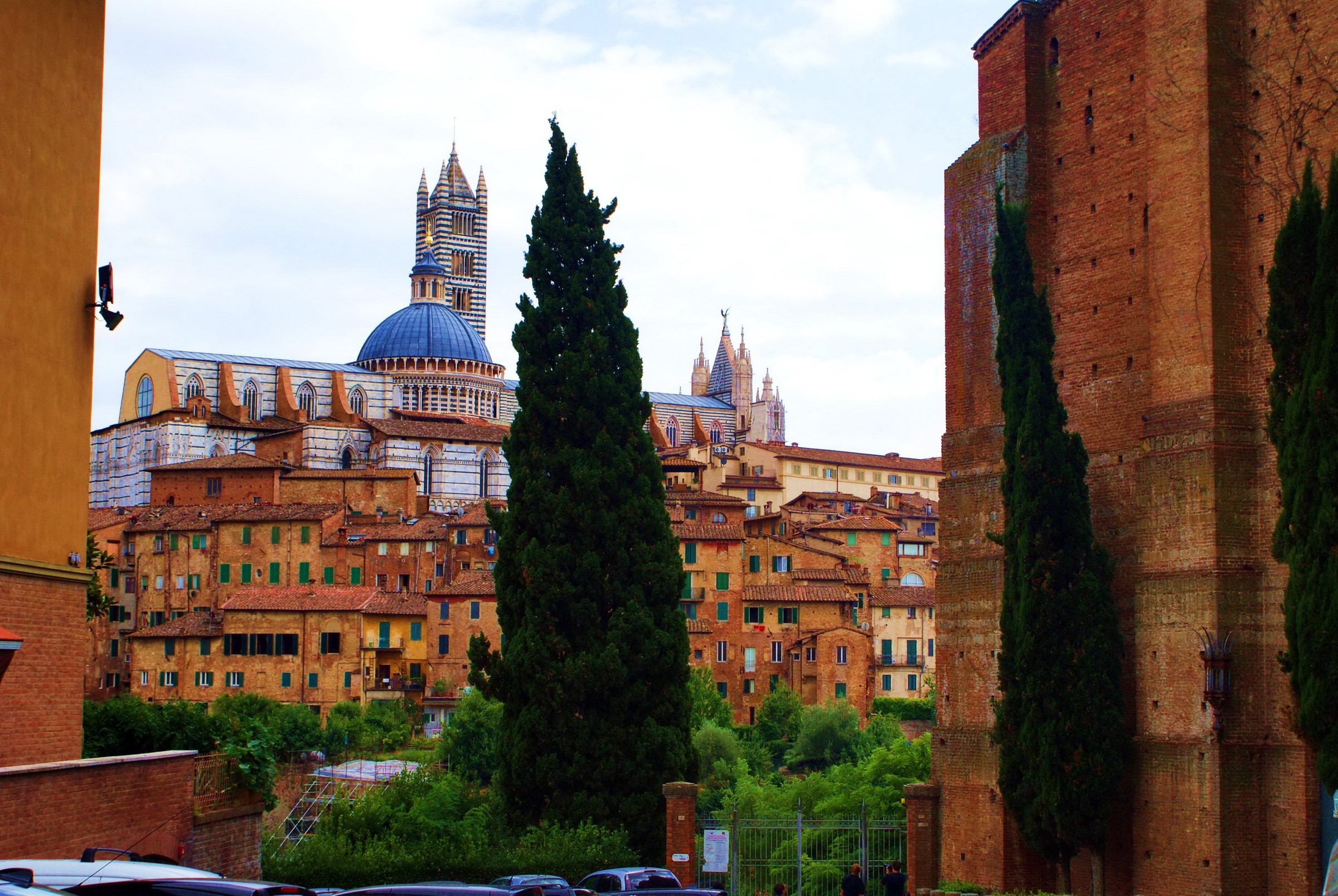 Siena Cathedral and cityscape, Italy HD Wallpaper