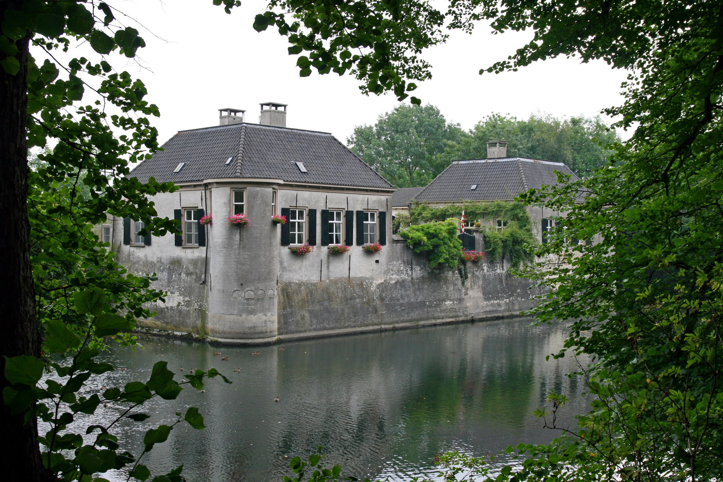 Castle Oijen, Netherlands HD Wallpaper