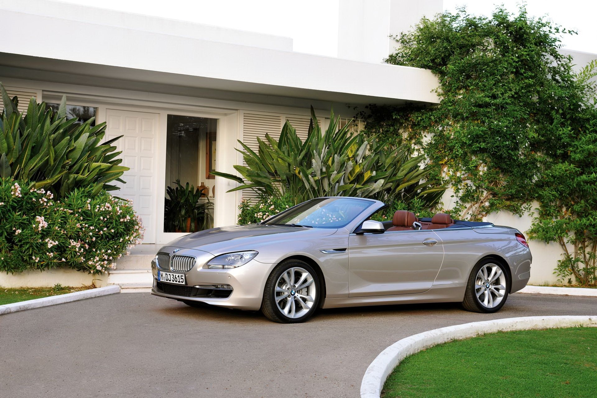 BMW 6 Series Convertible parked in front of a modern house HD Wallpaper
