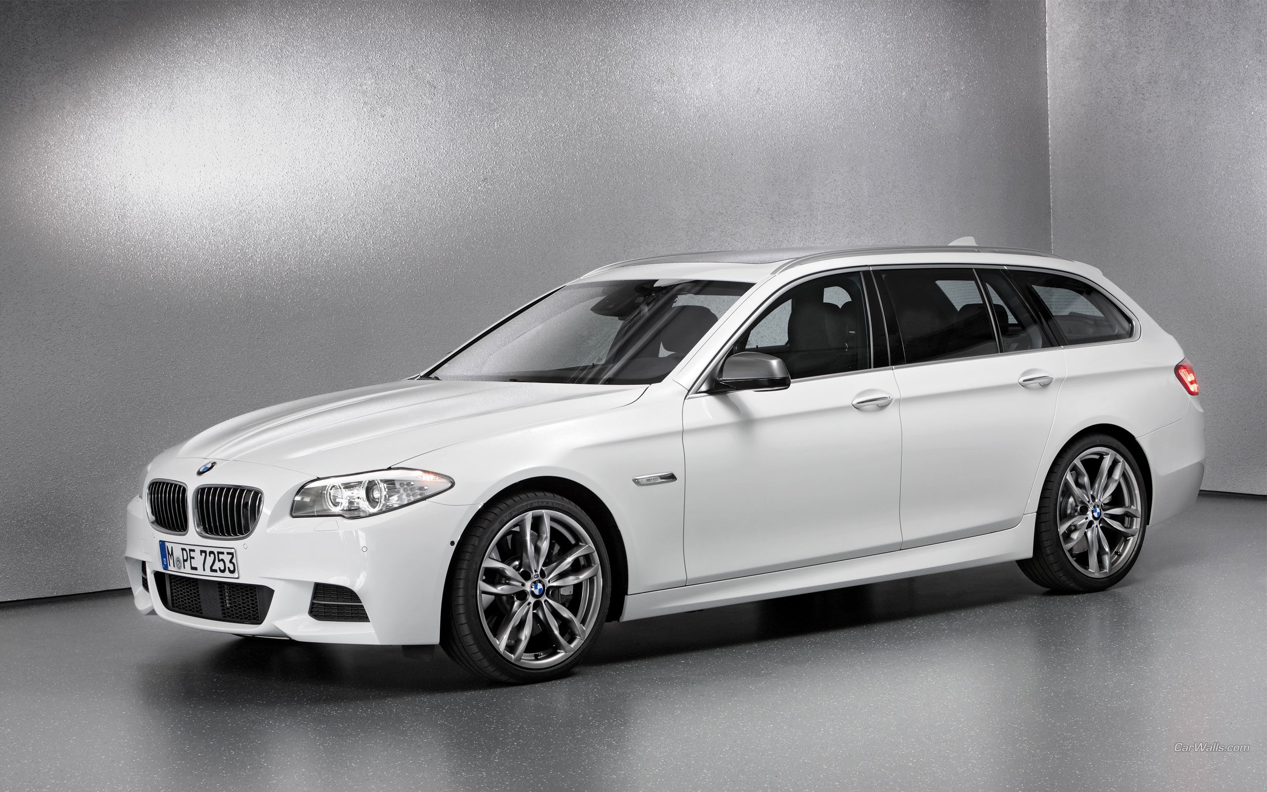White BMW 5 Series Touring M Sport HD Wallpaper