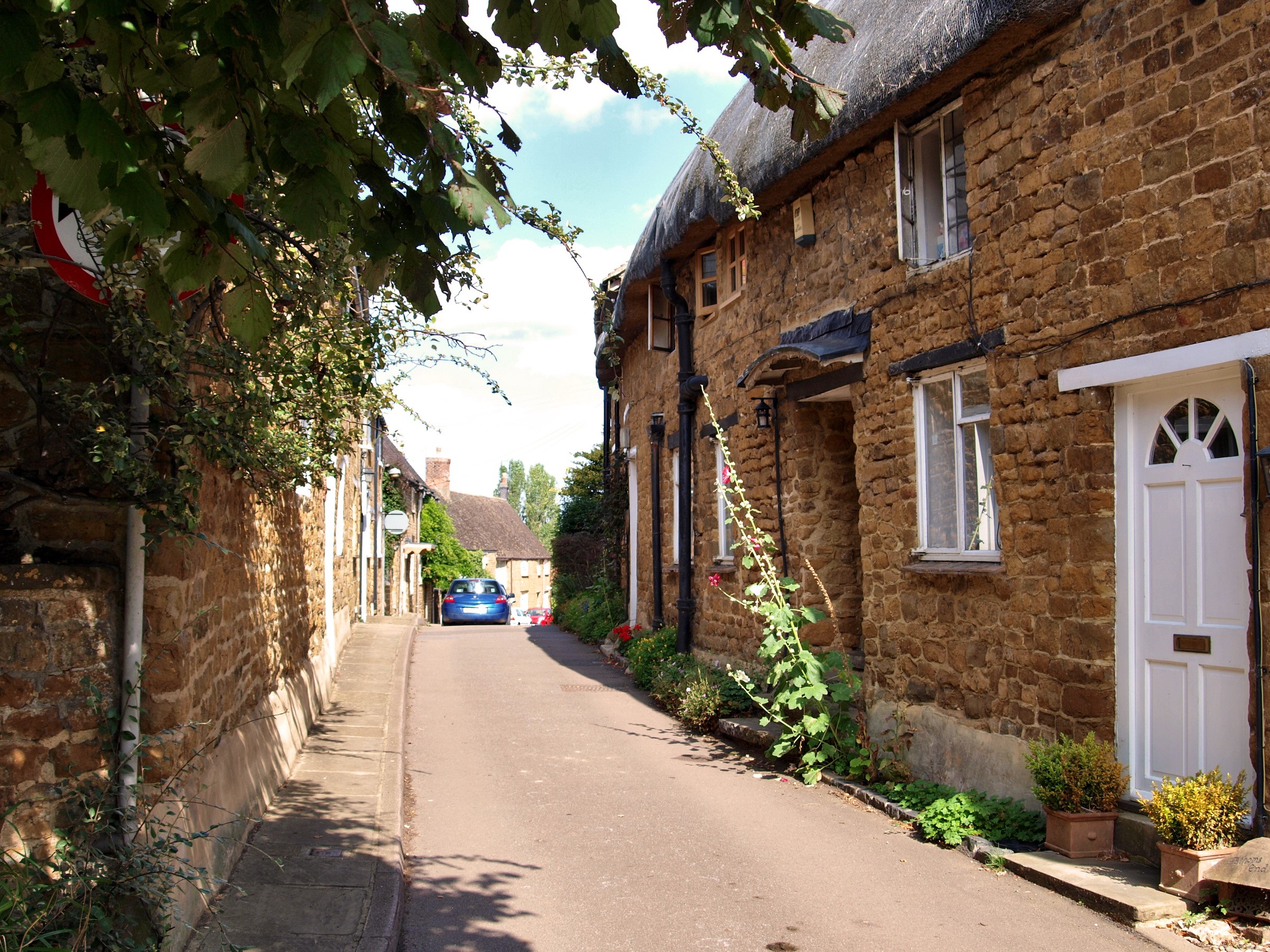 Stone Cottages and Street in the United Kingdom HD Wallpaper