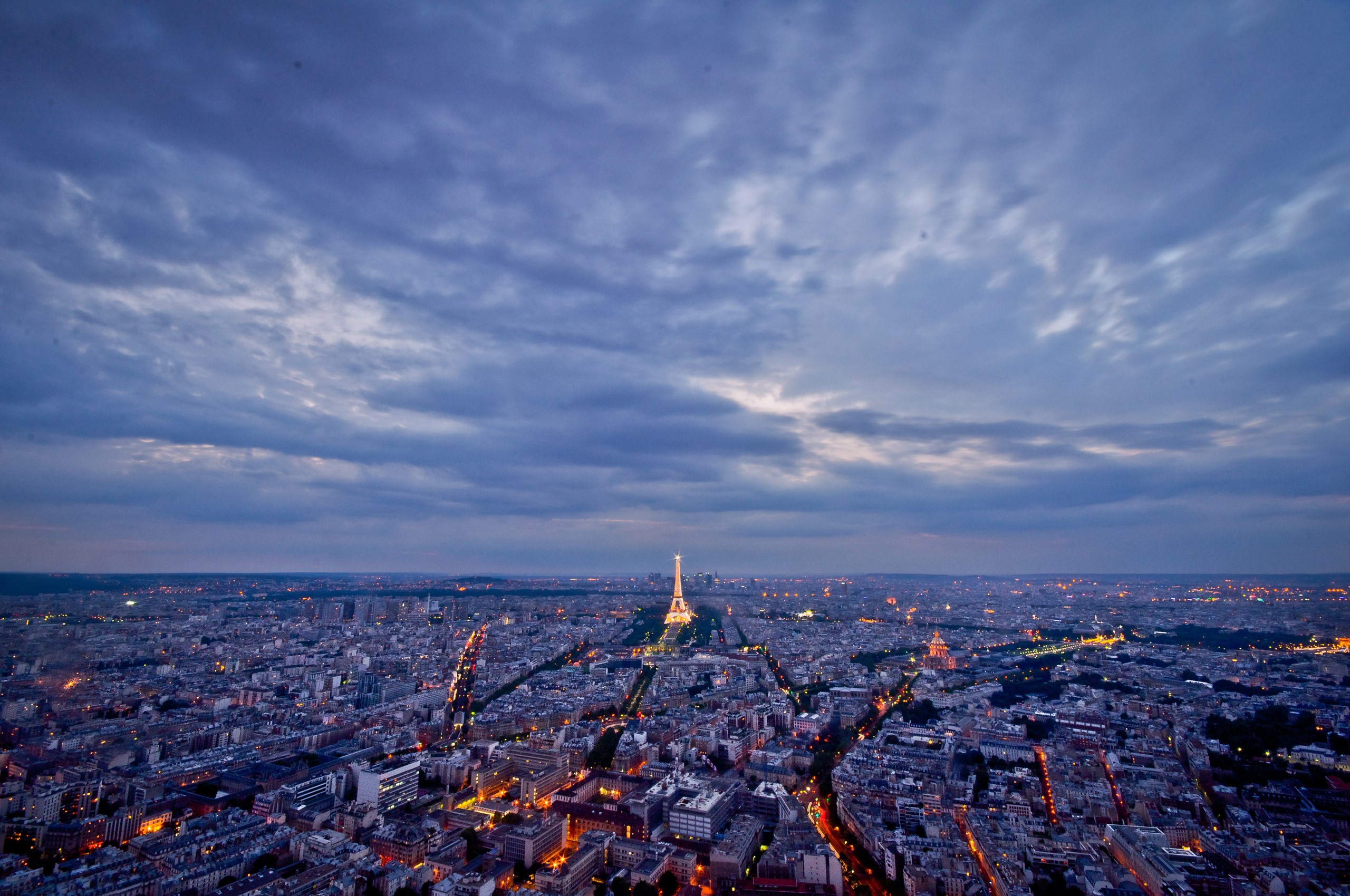 Eiffel Tower and Paris cityscape at dusk HD Wallpaper