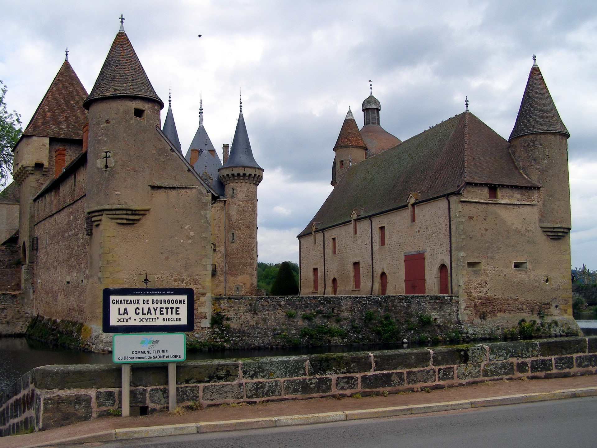 Chateau de Bourgogne La Clayette, France HD Wallpaper