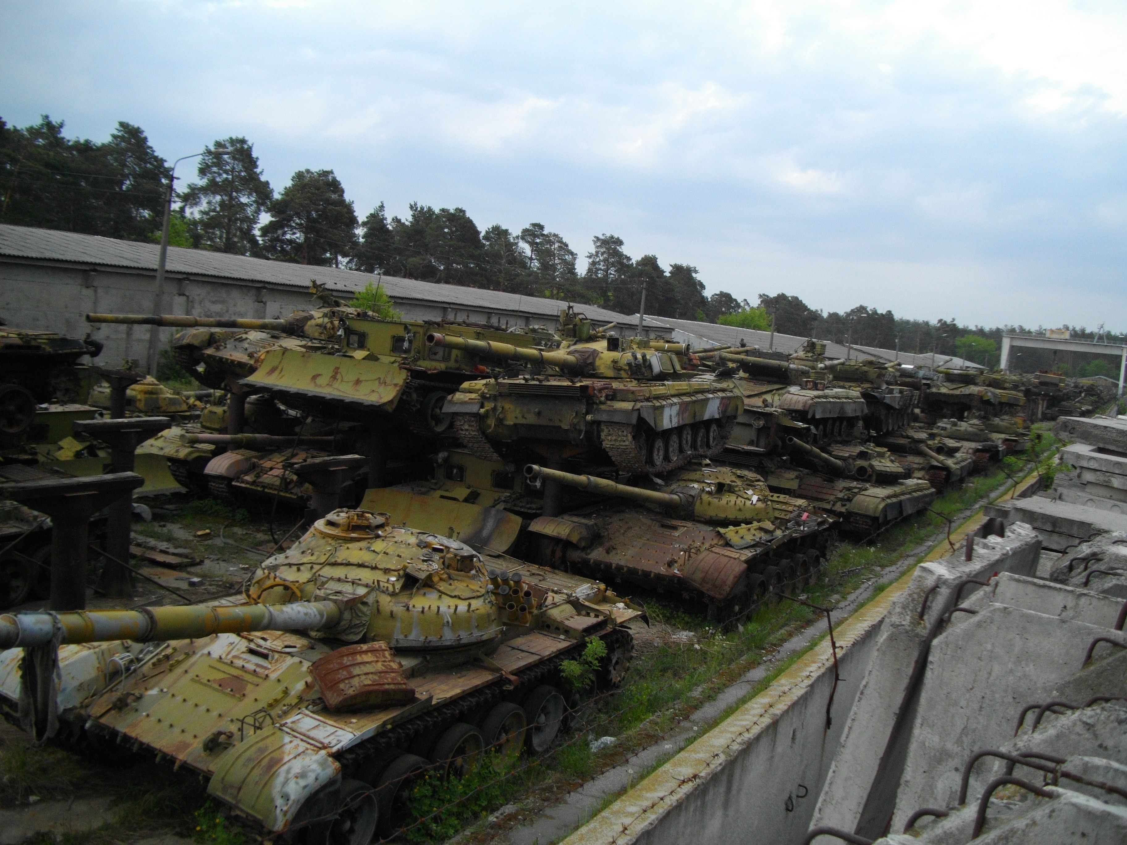 Junkyard of abandoned Soviet tanks HD Wallpaper
