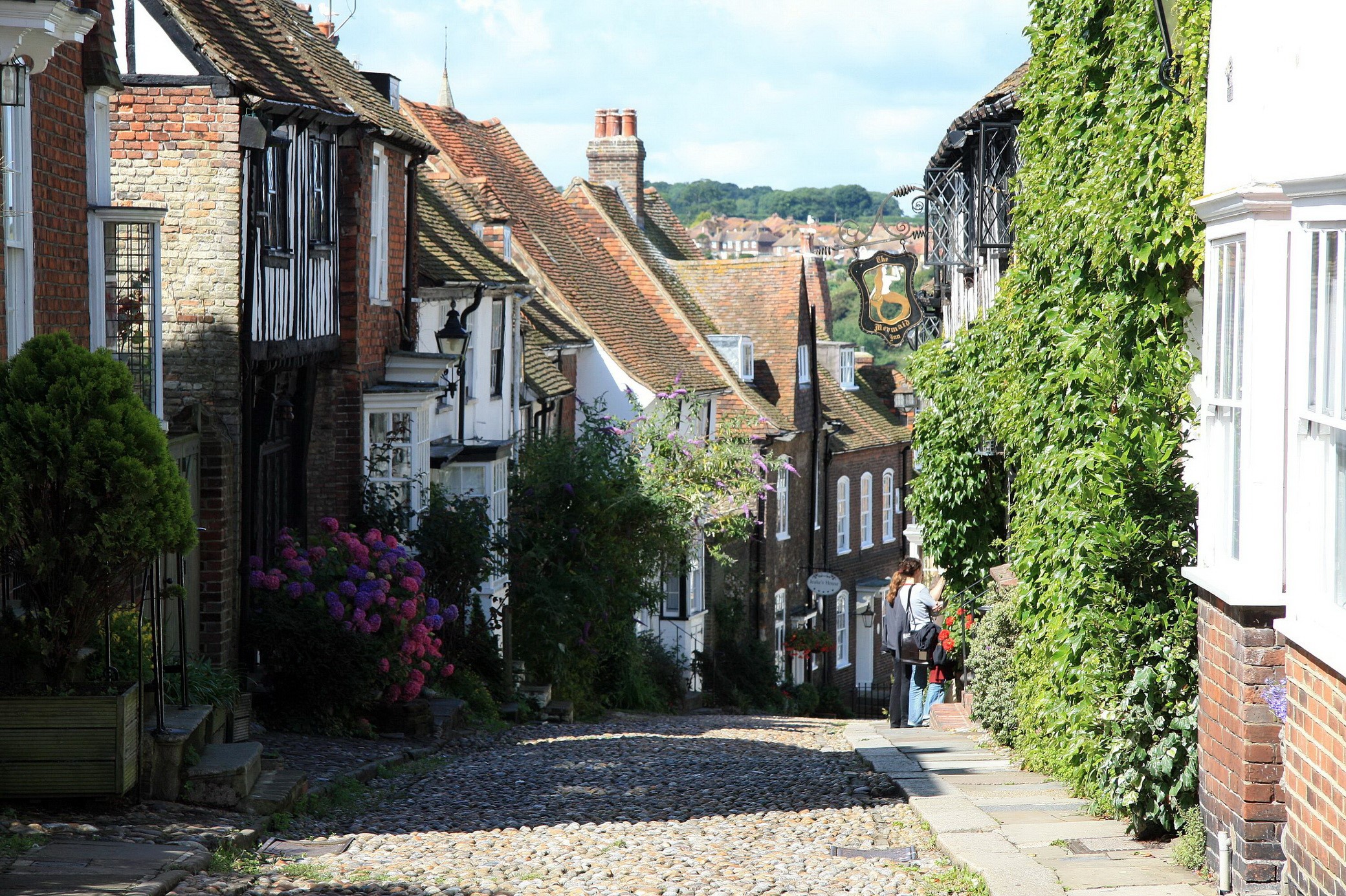 Cobblestone street with historic houses in the United Kingdom HD Wallpaper