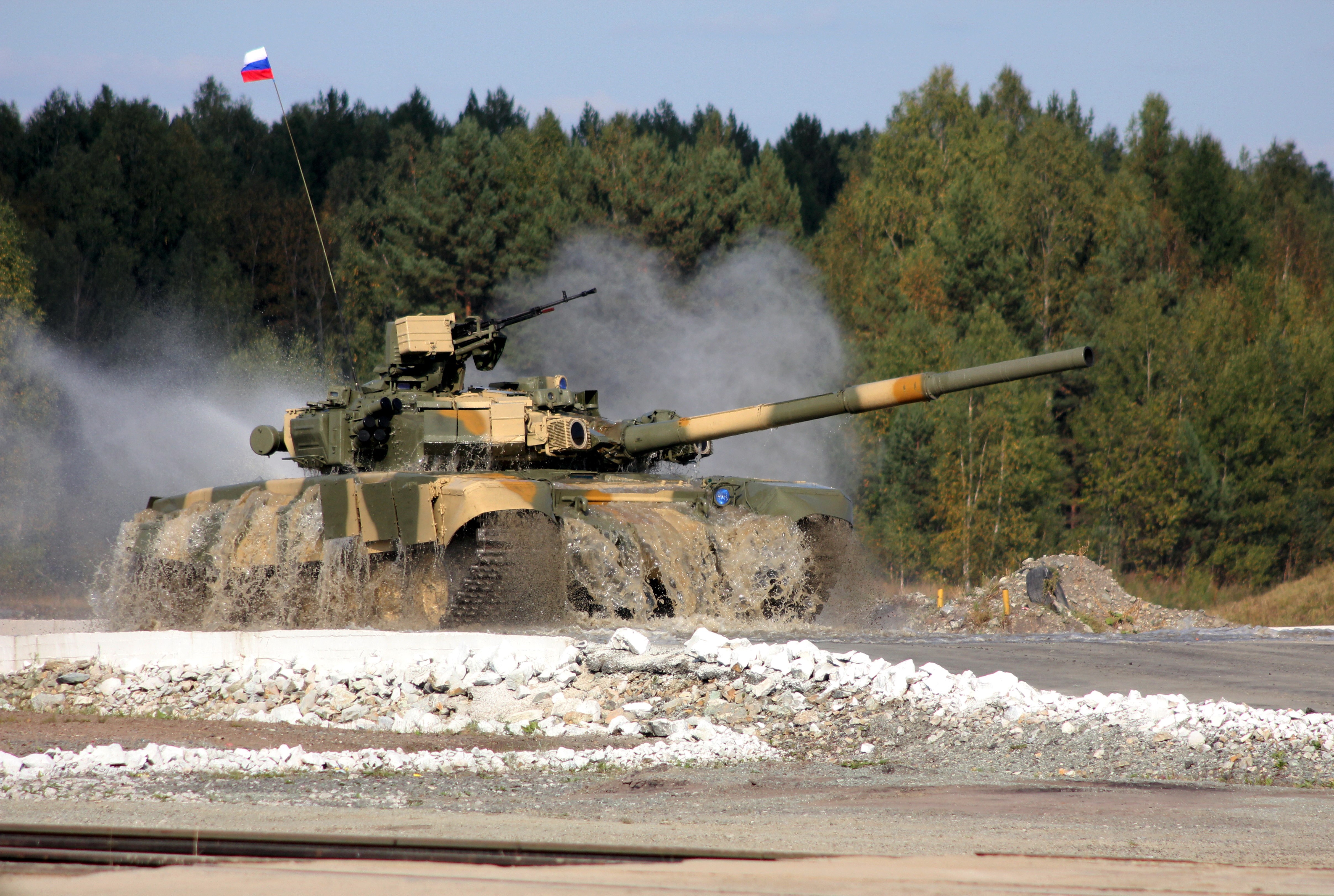 Russian tank driving through water HD Wallpaper