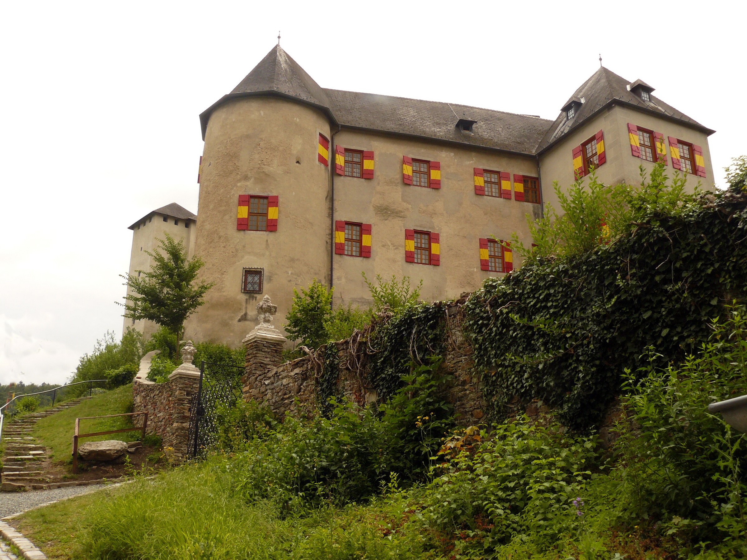 Castle with red and yellow shutters HD Wallpaper