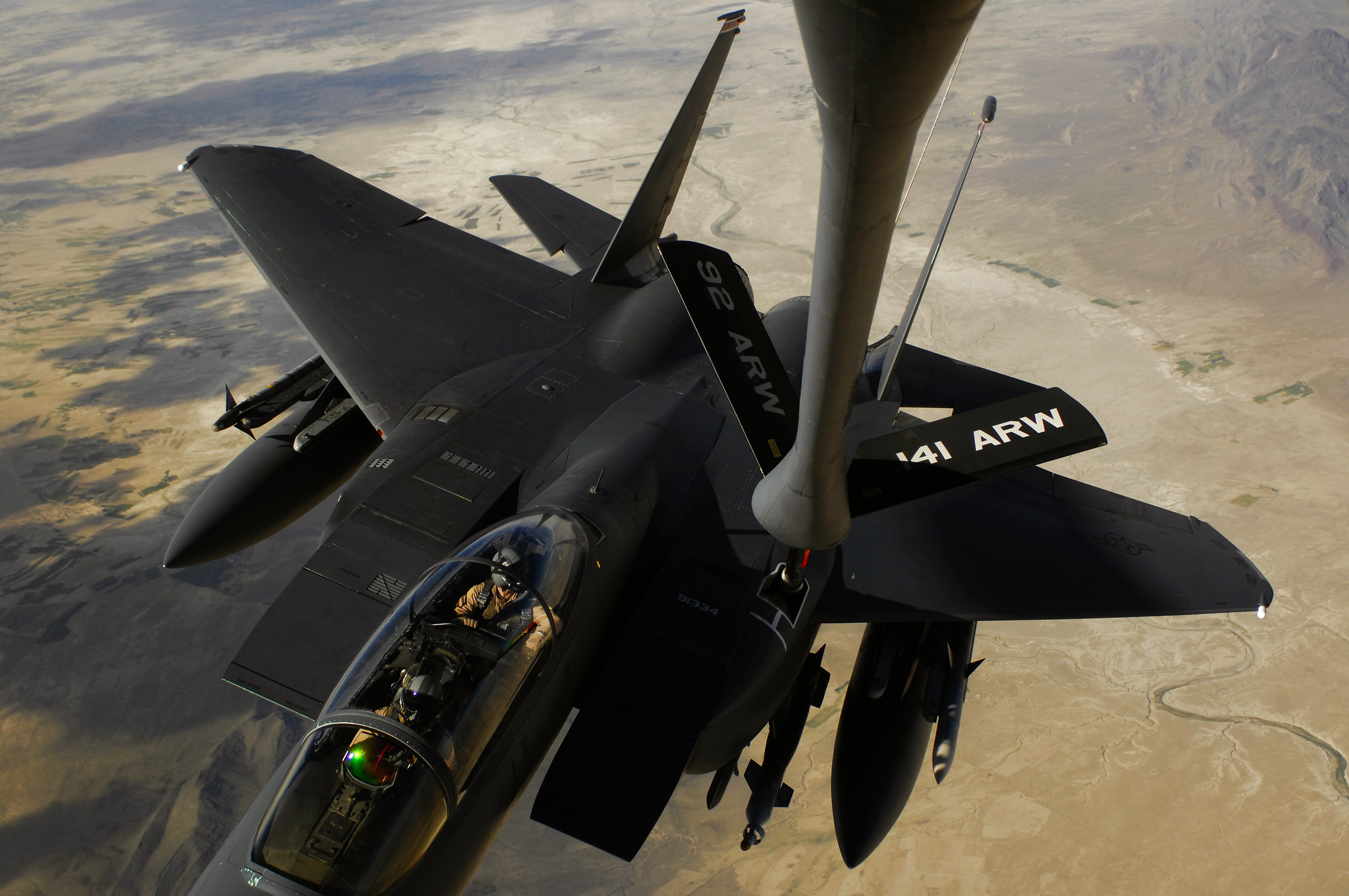 F-15 Eagle fighter jet refueling mid-air HD Wallpaper