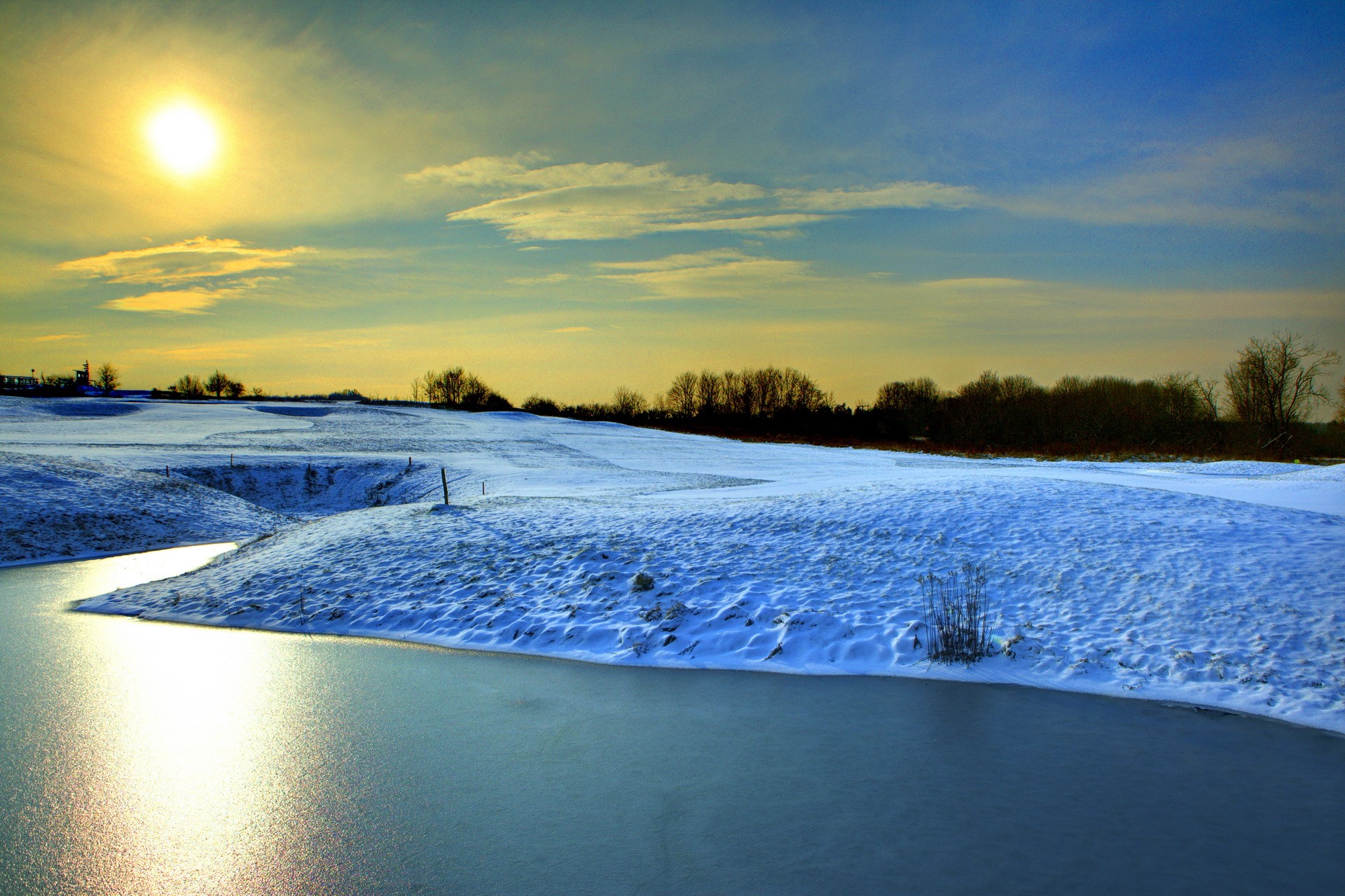 Winter landscape with sun and frozen water HD Wallpaper