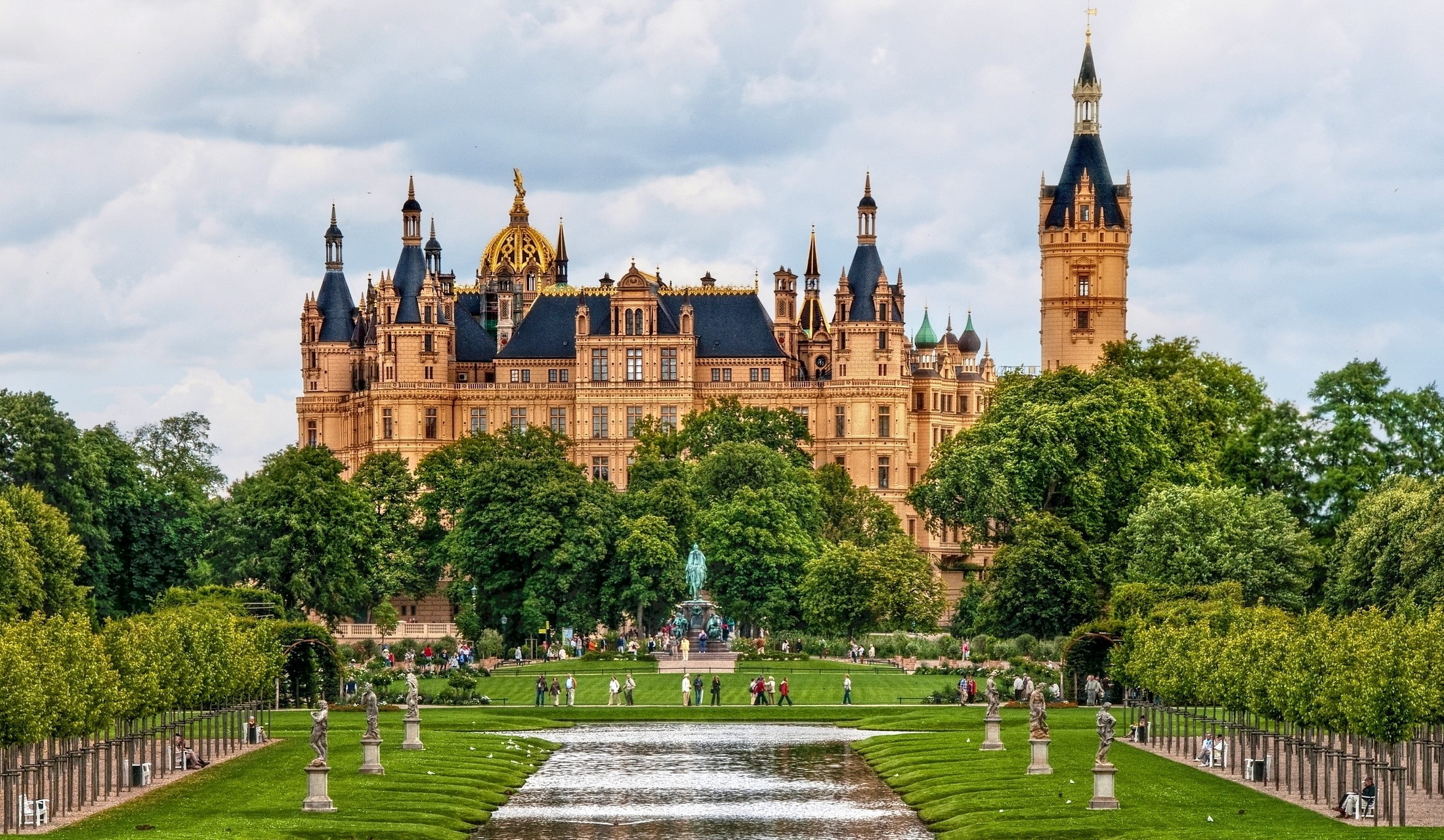 Schwerin Castle in Germany with gardens HD Wallpaper