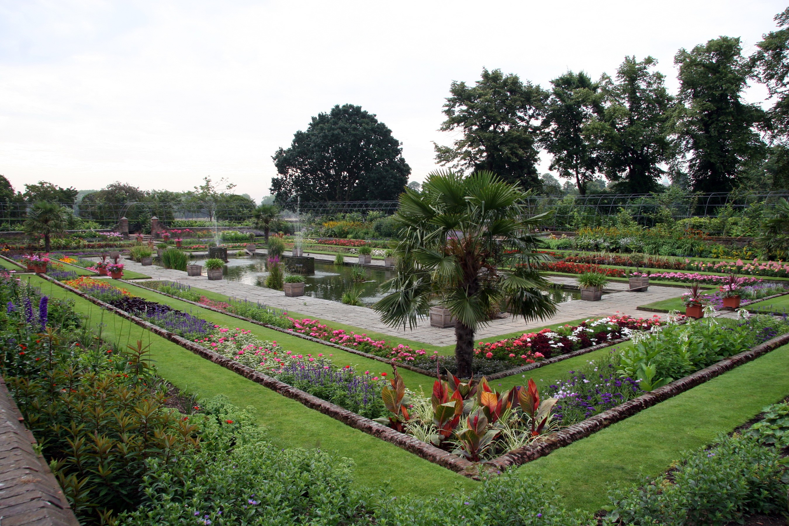 Kensington Palace Gardens, London HD Wallpaper