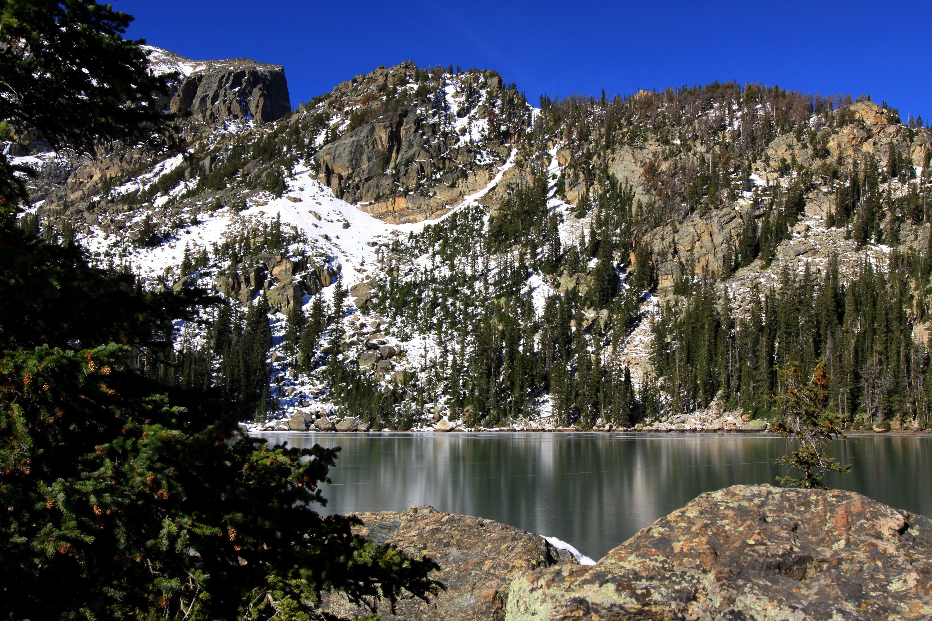 Rocky Mountain National Park Lake with Snow-Capped Mountains HD Wallpaper