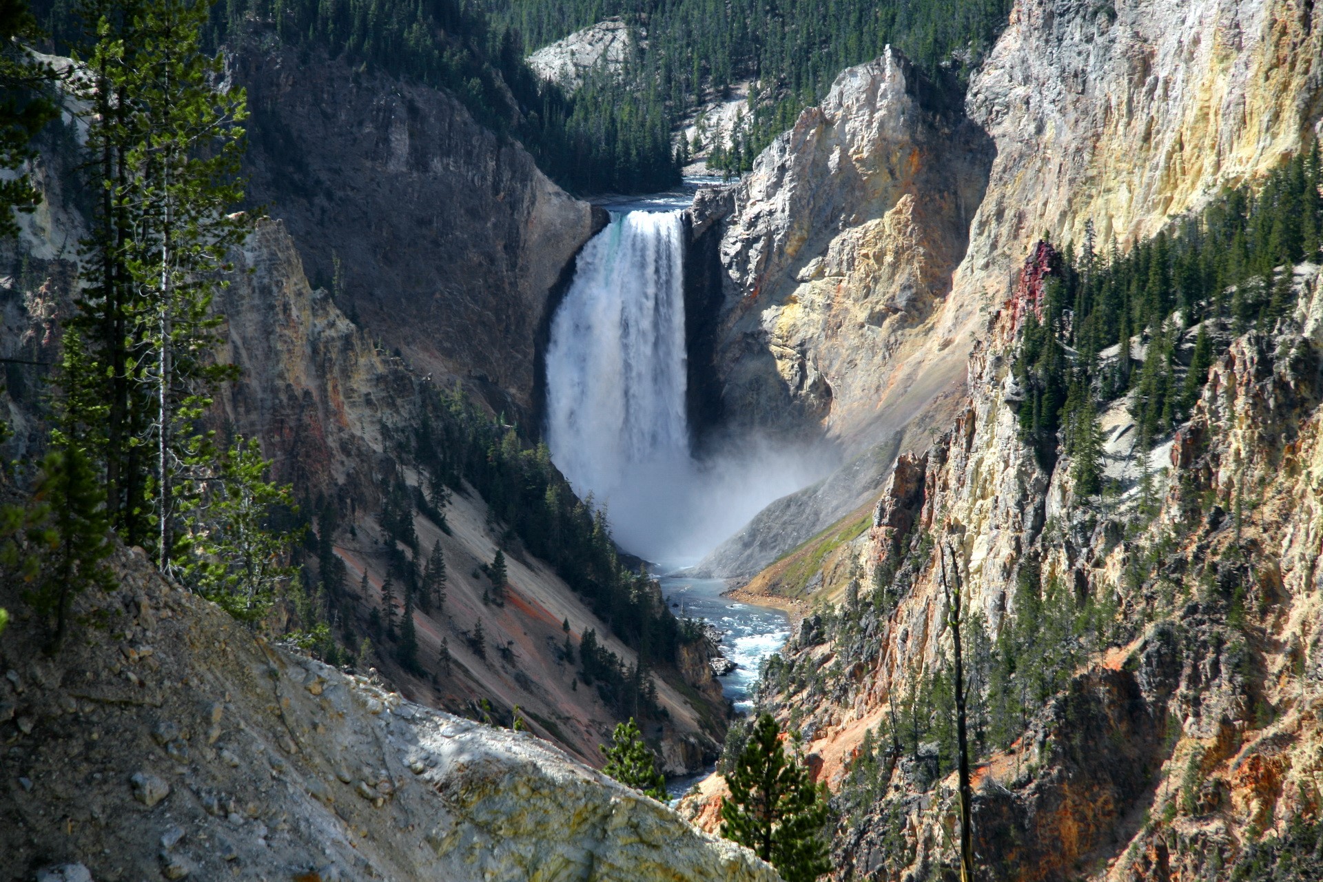 Lower Falls of the Yellowstone River in Grand Canyon of the Yellowstone, Yellowstone National Park, USA HD Wallpaper