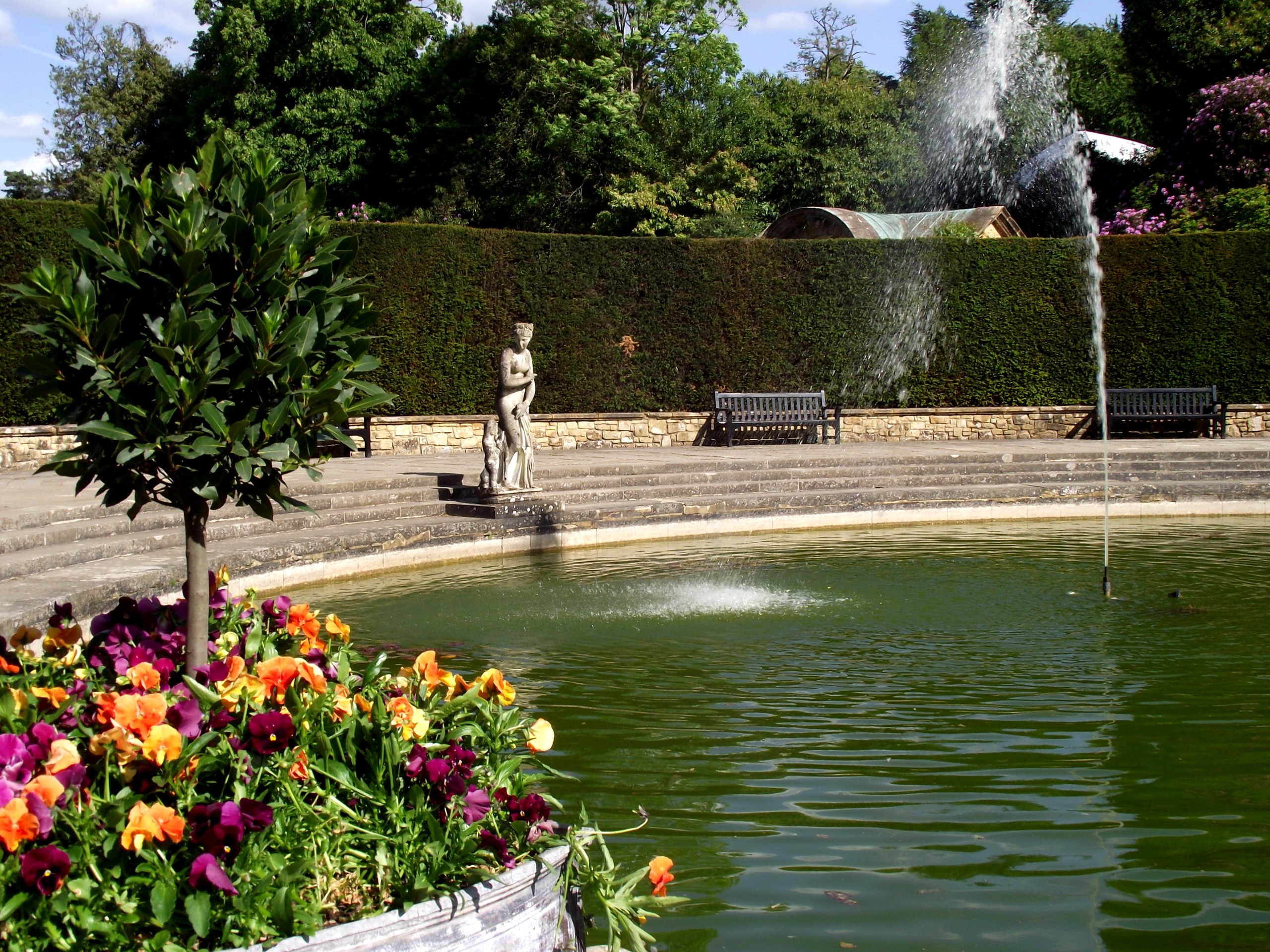 Hever Castle Gardens UK fountain and pond HD Wallpaper
