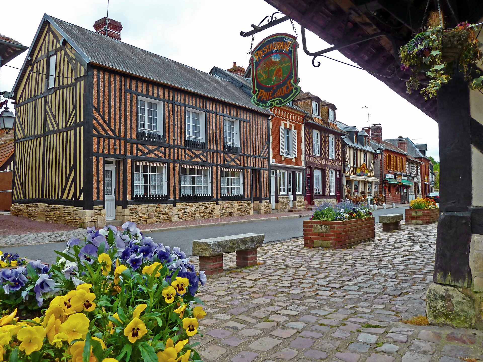 Half-timbered houses and flowers in Beuvron-en-Auge, Normandy HD Wallpaper