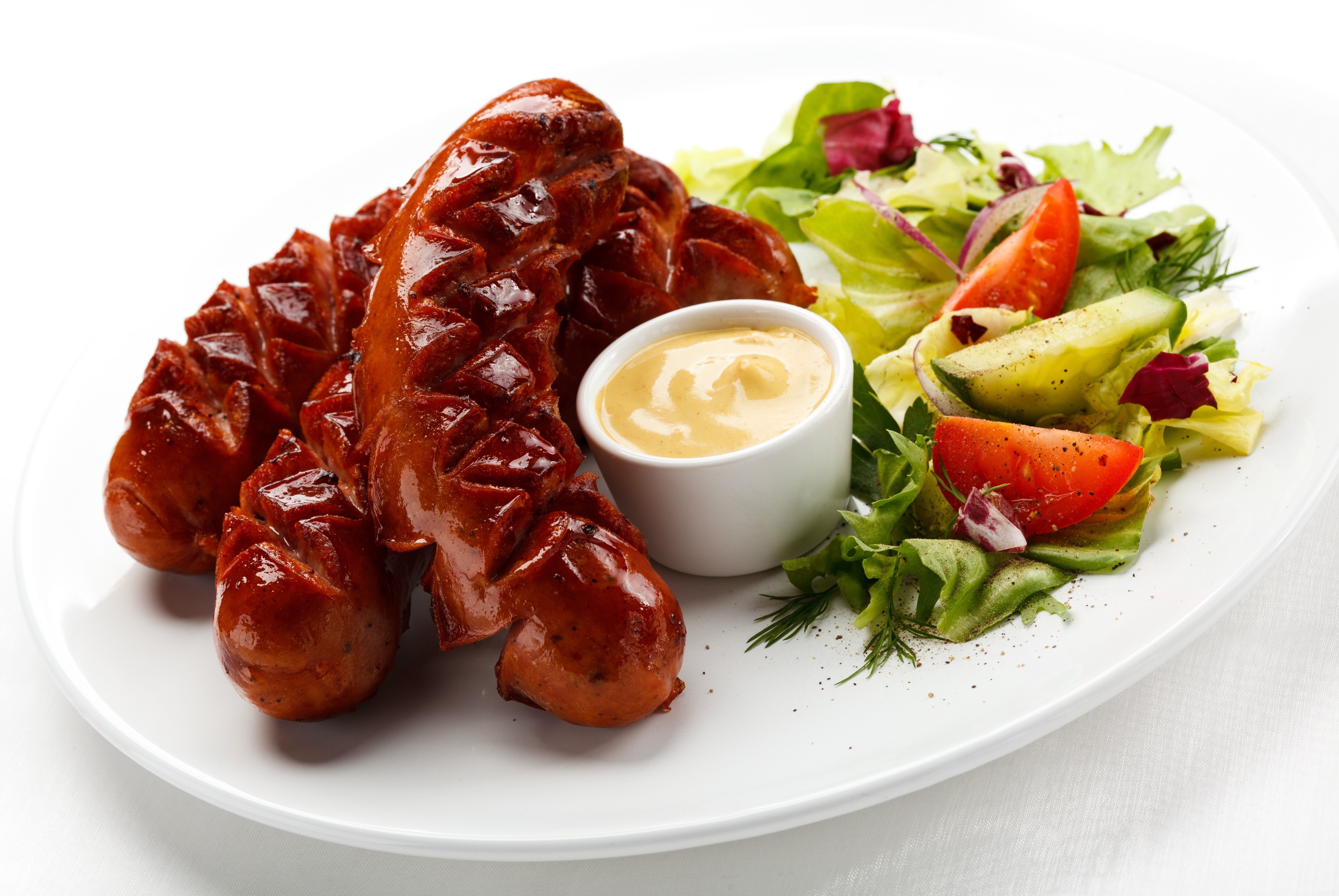 Grilled sausages with salad and mustard HD Wallpaper
