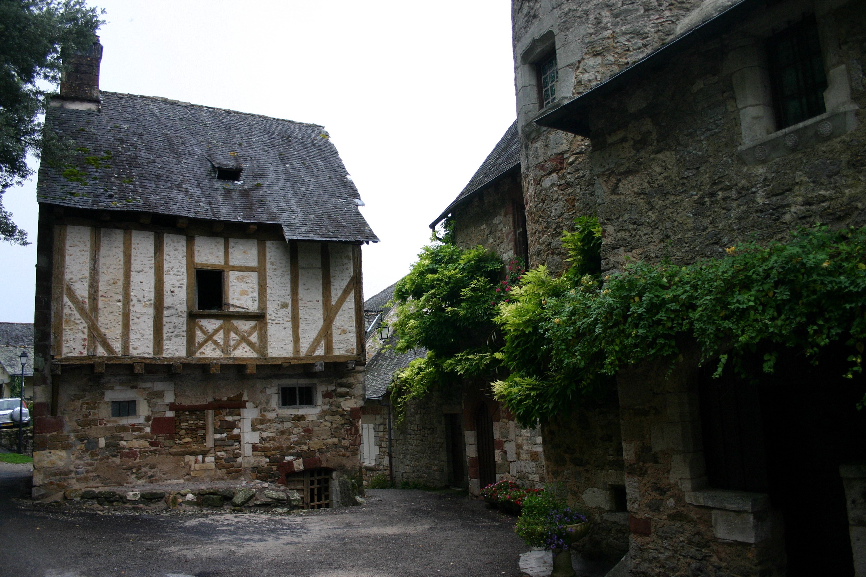 Old houses in a French village HD Wallpaper