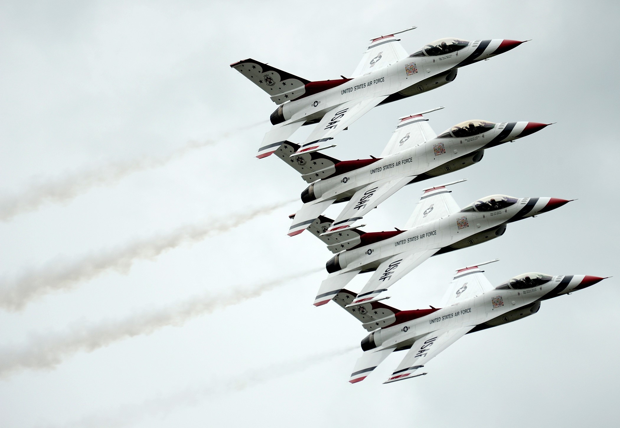 United States Air Force Thunderbirds flying in formation HD Wallpaper
