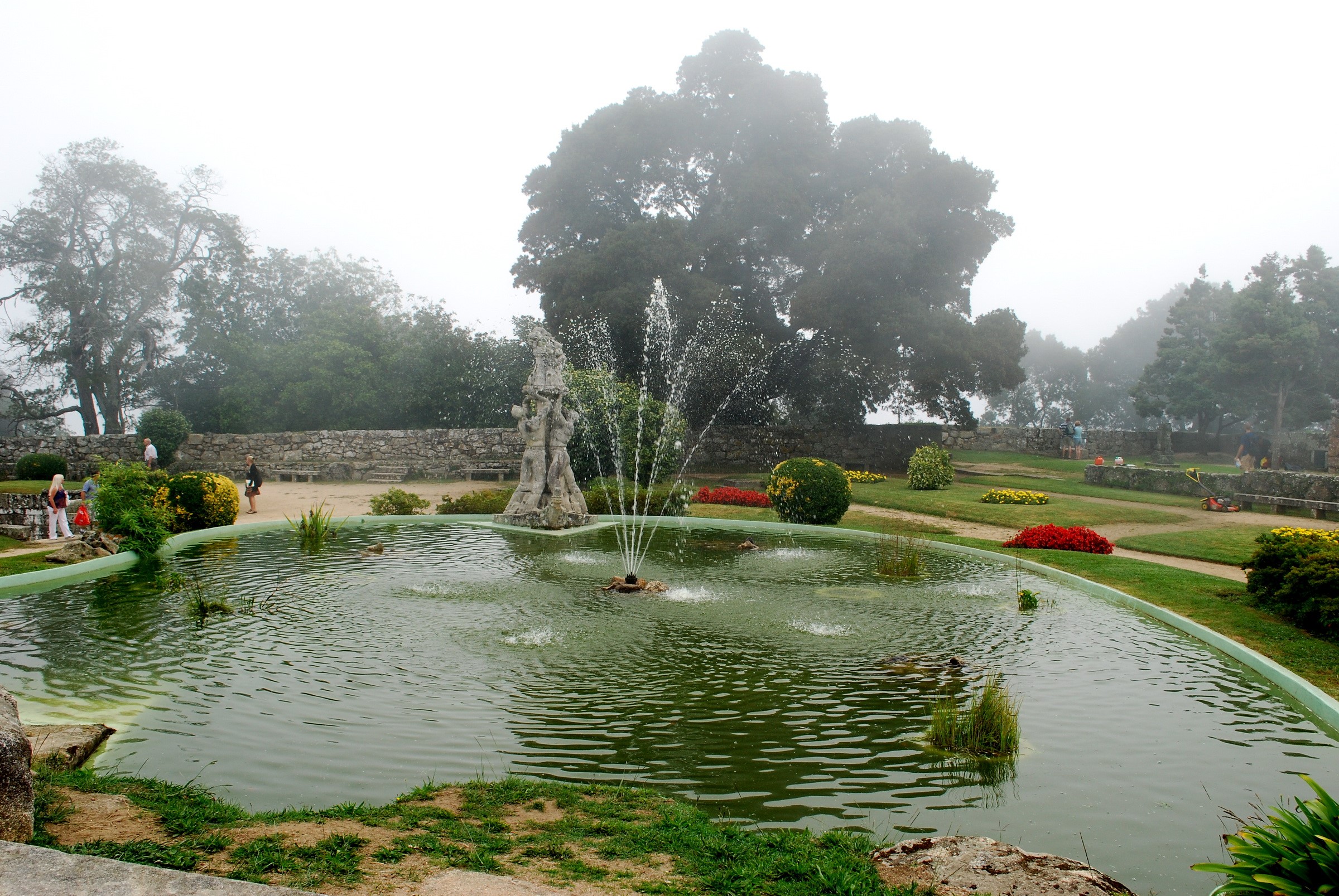 Park with fountain and sculpture HD Wallpaper