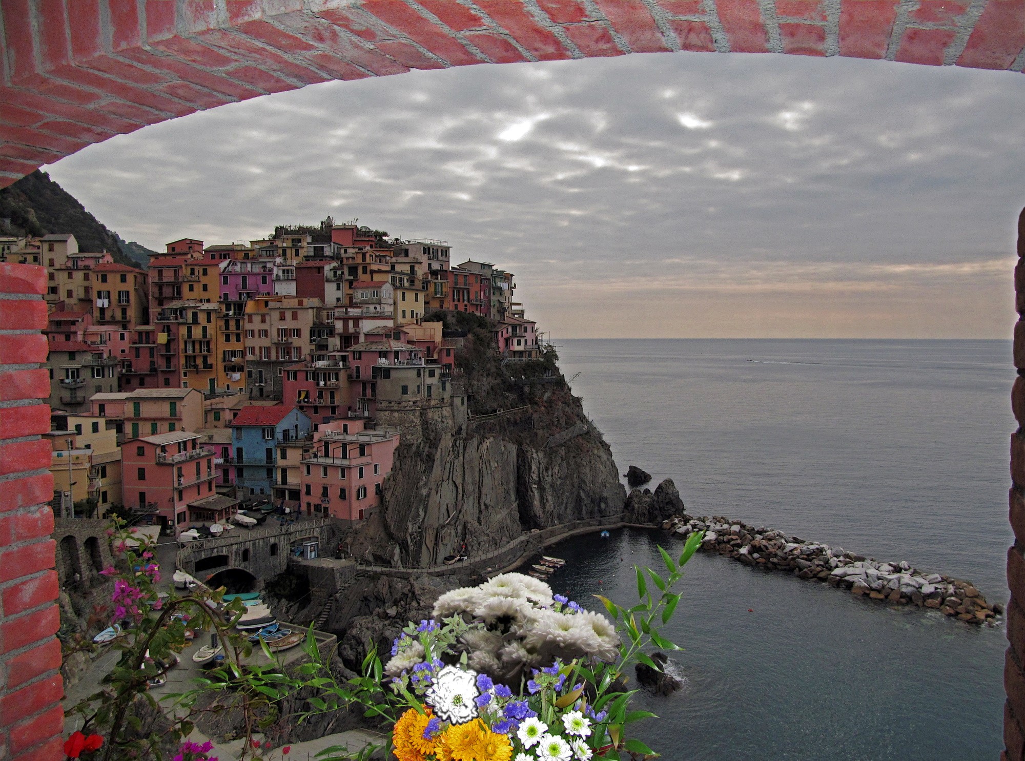 Colorful village on a cliff overlooking the sea in Italy HD Wallpaper